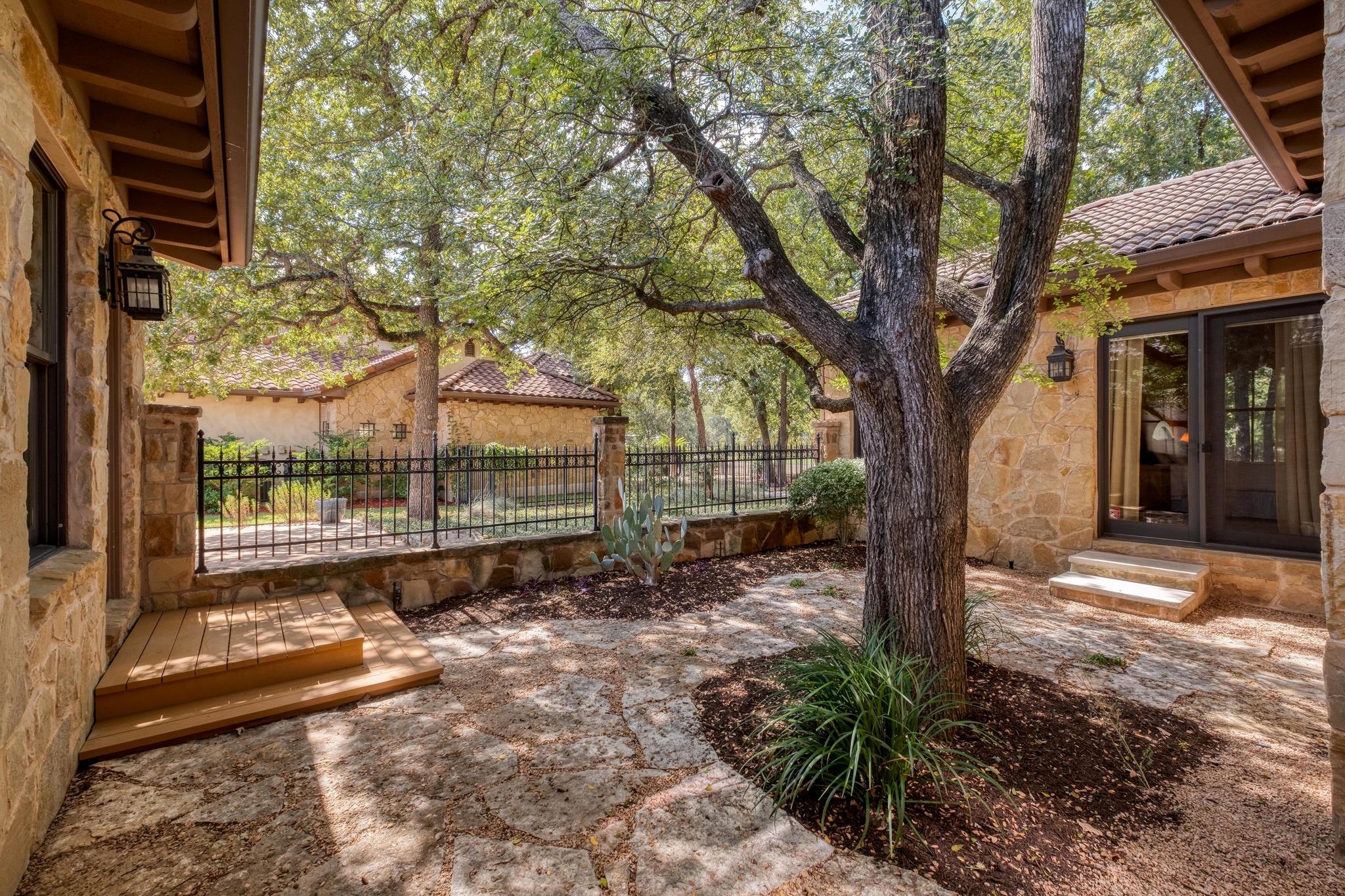 205 Flint Ridge Trl, Georgetown, TX 78628