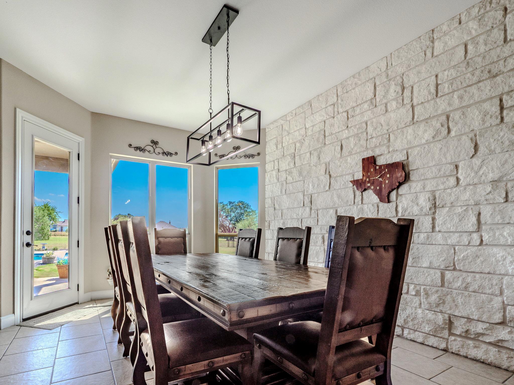 108 Buffalo Speedway, Liberty Hill, TX 78642