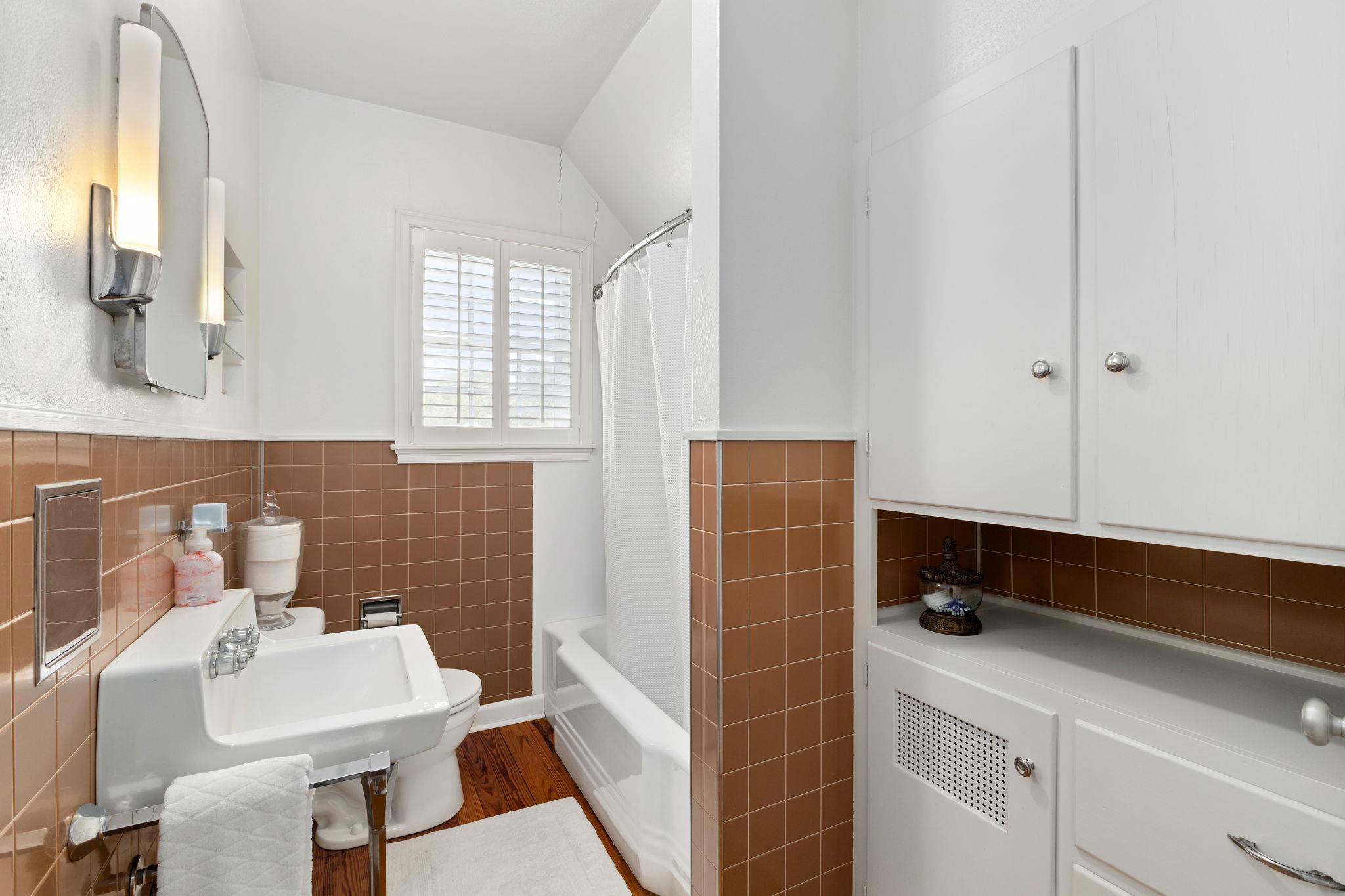 901 Anderson St, Schulenburg, TX 78956