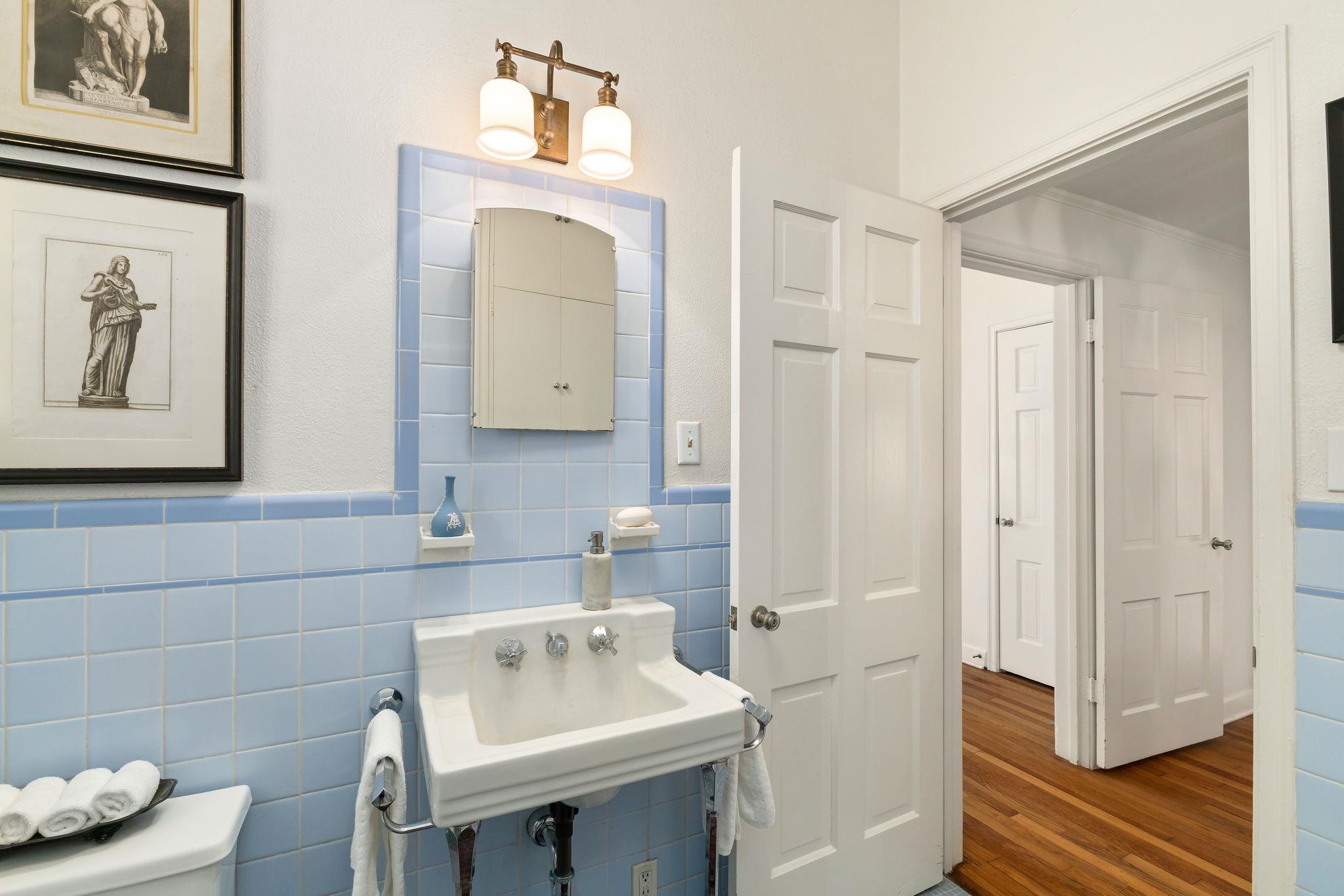 901 Anderson St, Schulenburg, TX 78956