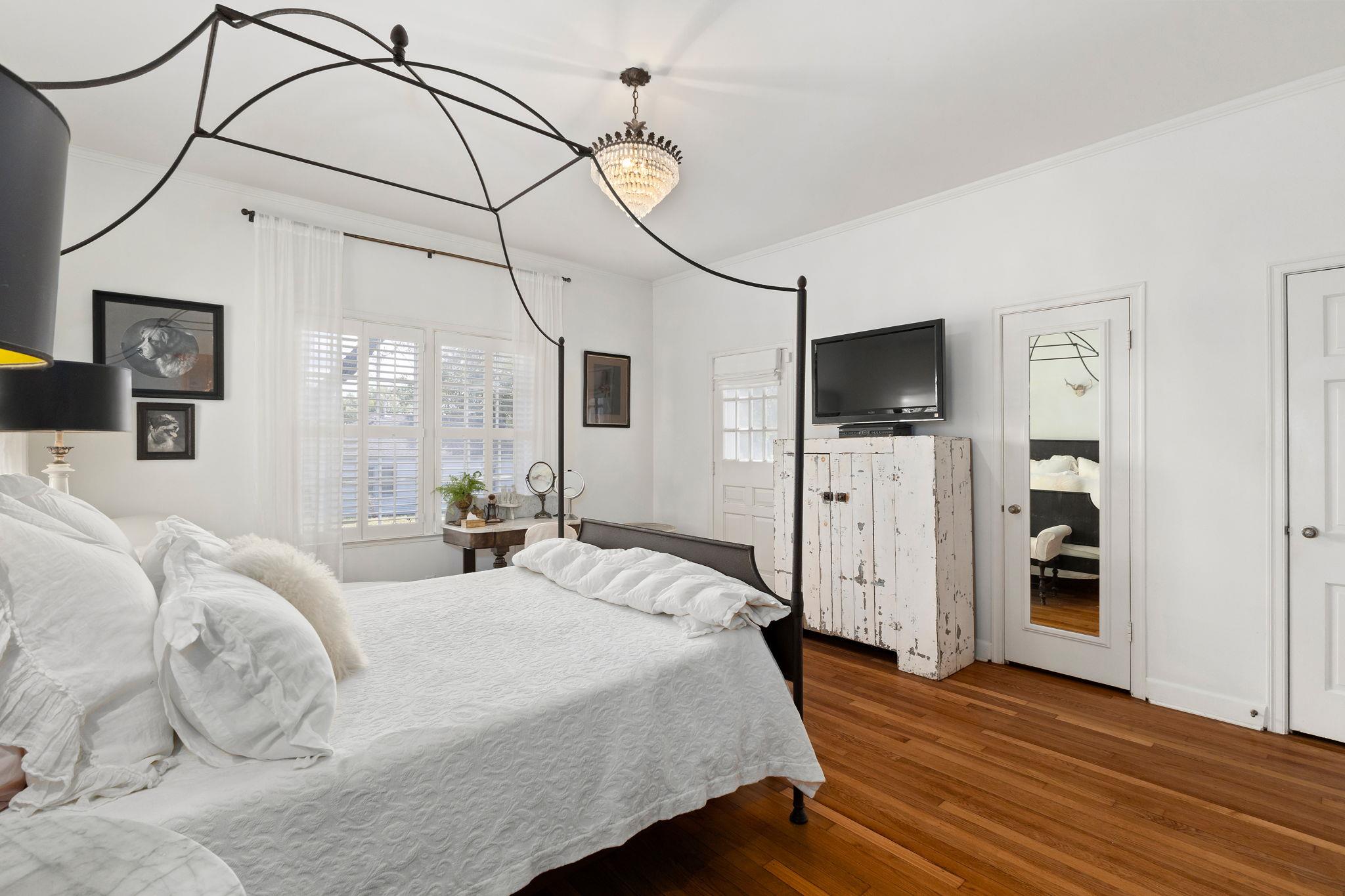 901 Anderson St, Schulenburg, TX 78956