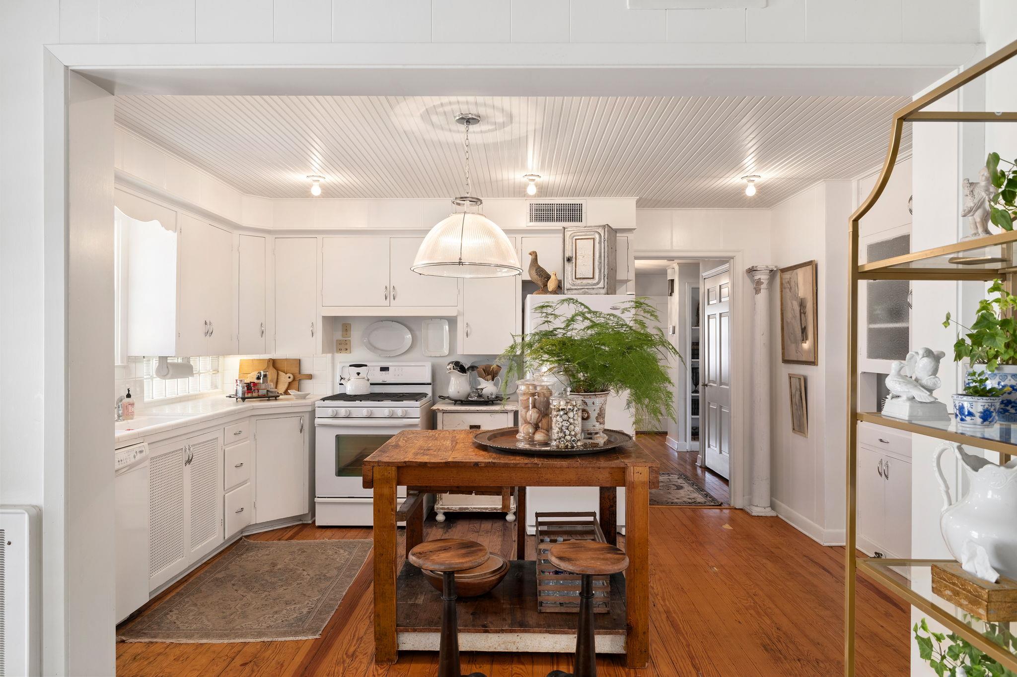 901 Anderson St, Schulenburg, TX 78956