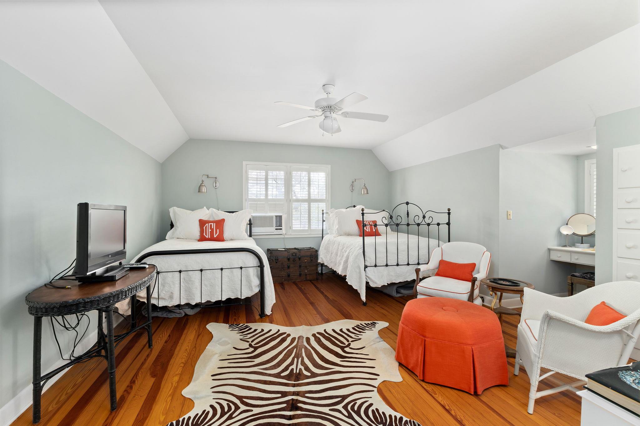 901 Anderson St, Schulenburg, TX 78956