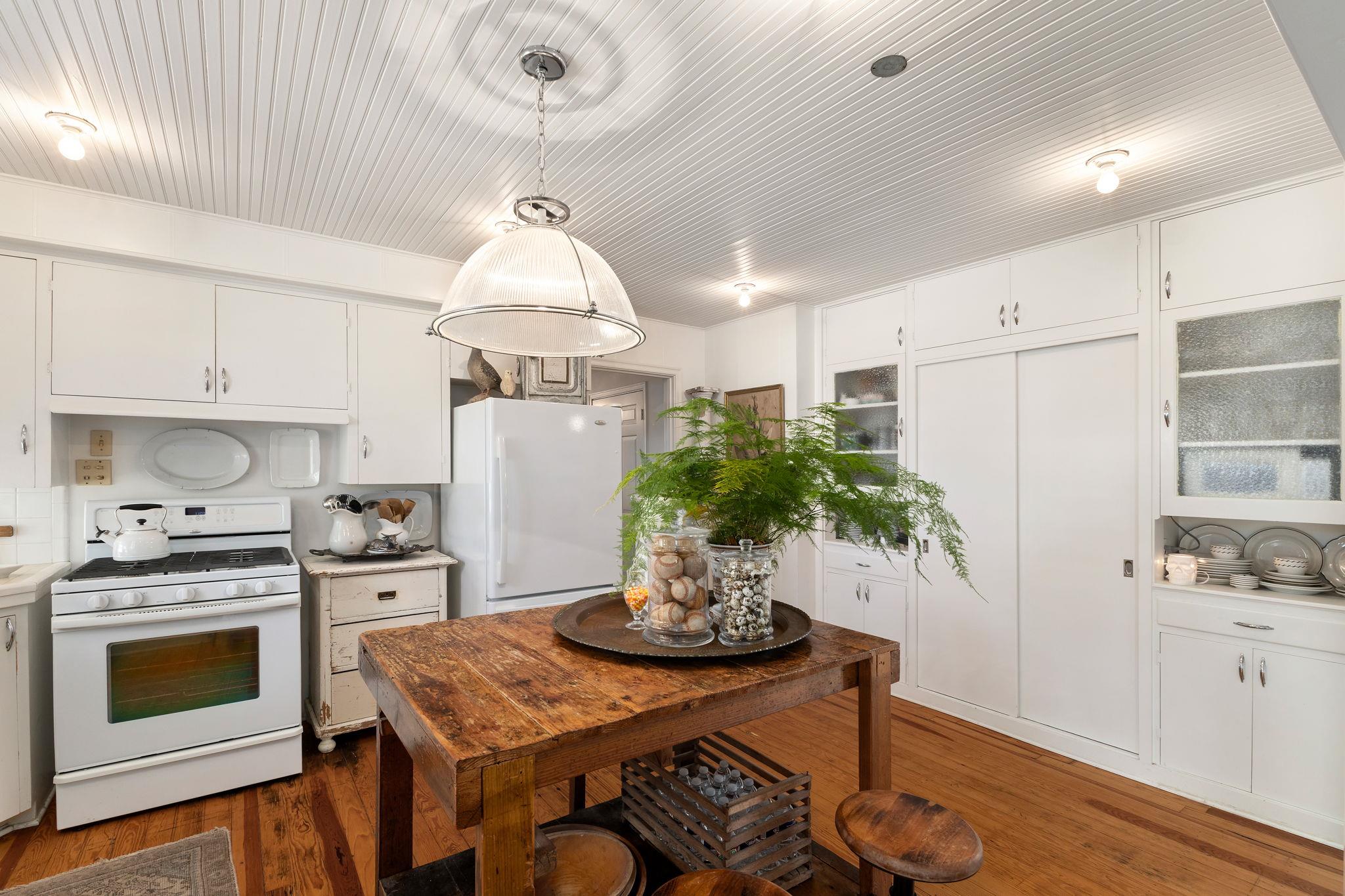 901 Anderson St, Schulenburg, TX 78956