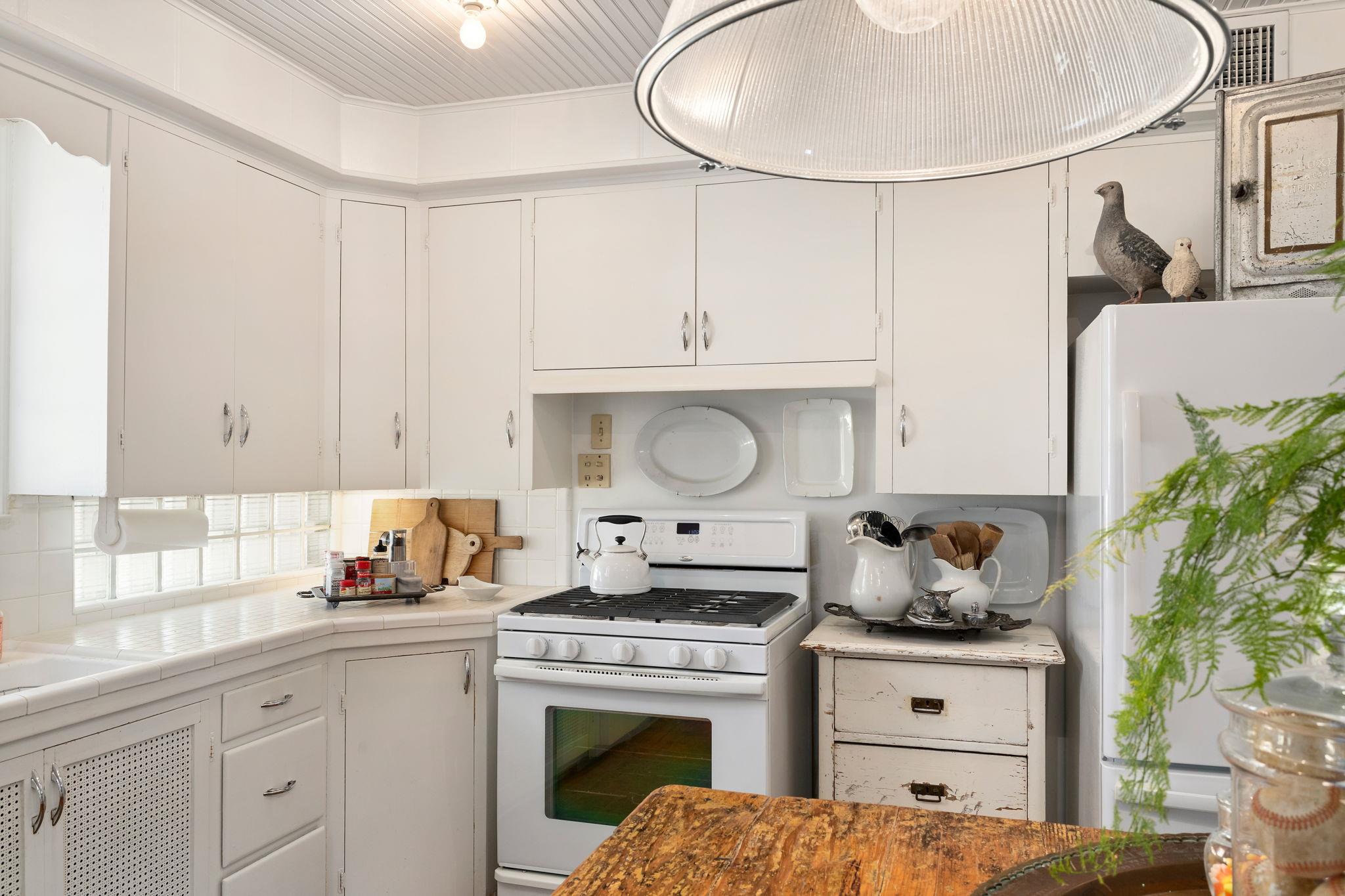 901 Anderson St, Schulenburg, TX 78956