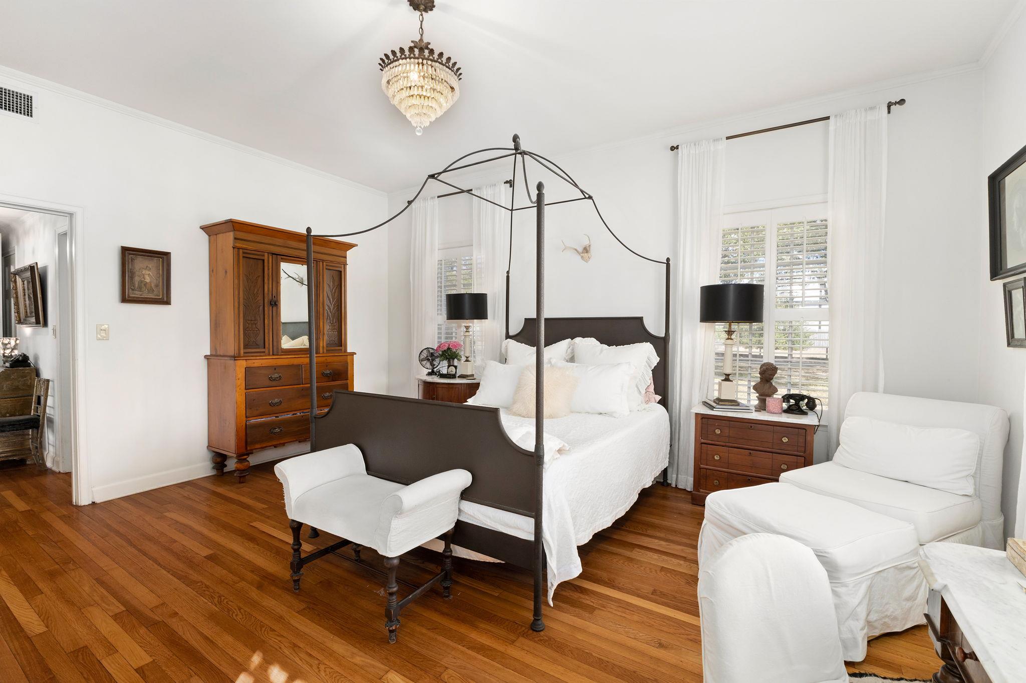 901 Anderson St, Schulenburg, TX 78956