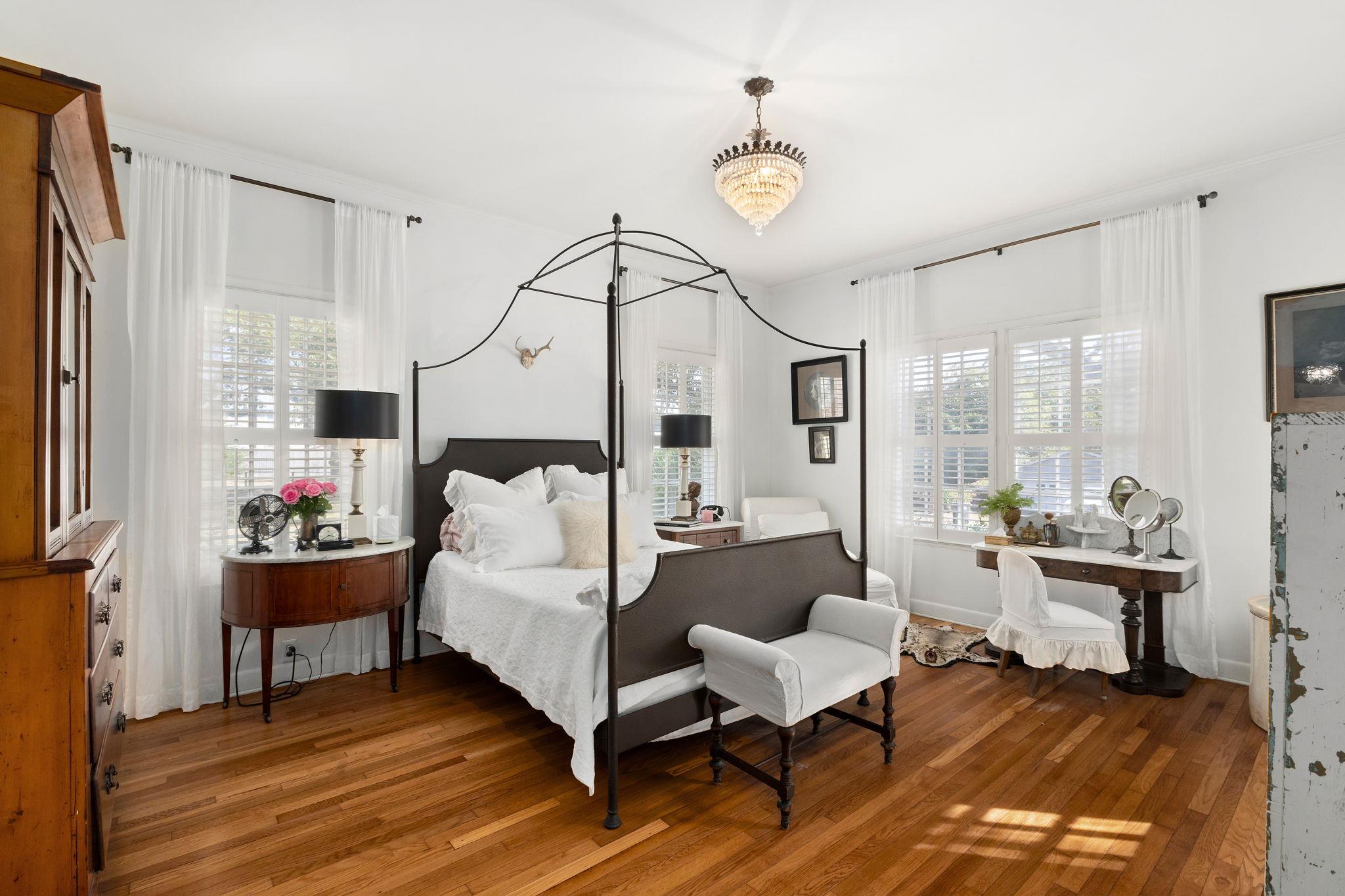 901 Anderson St, Schulenburg, TX 78956