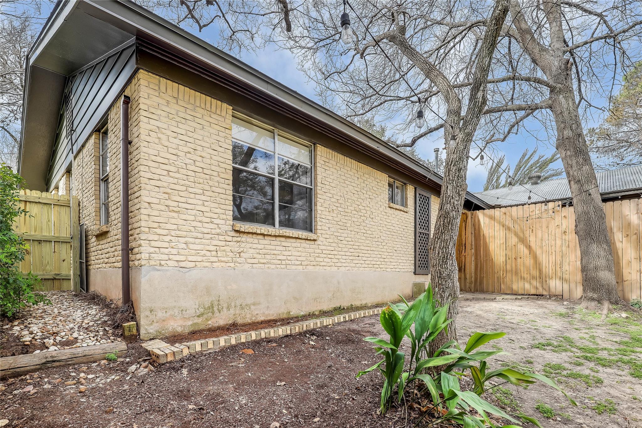 1612 Elmhurst Dr # B, Austin, TX 78741