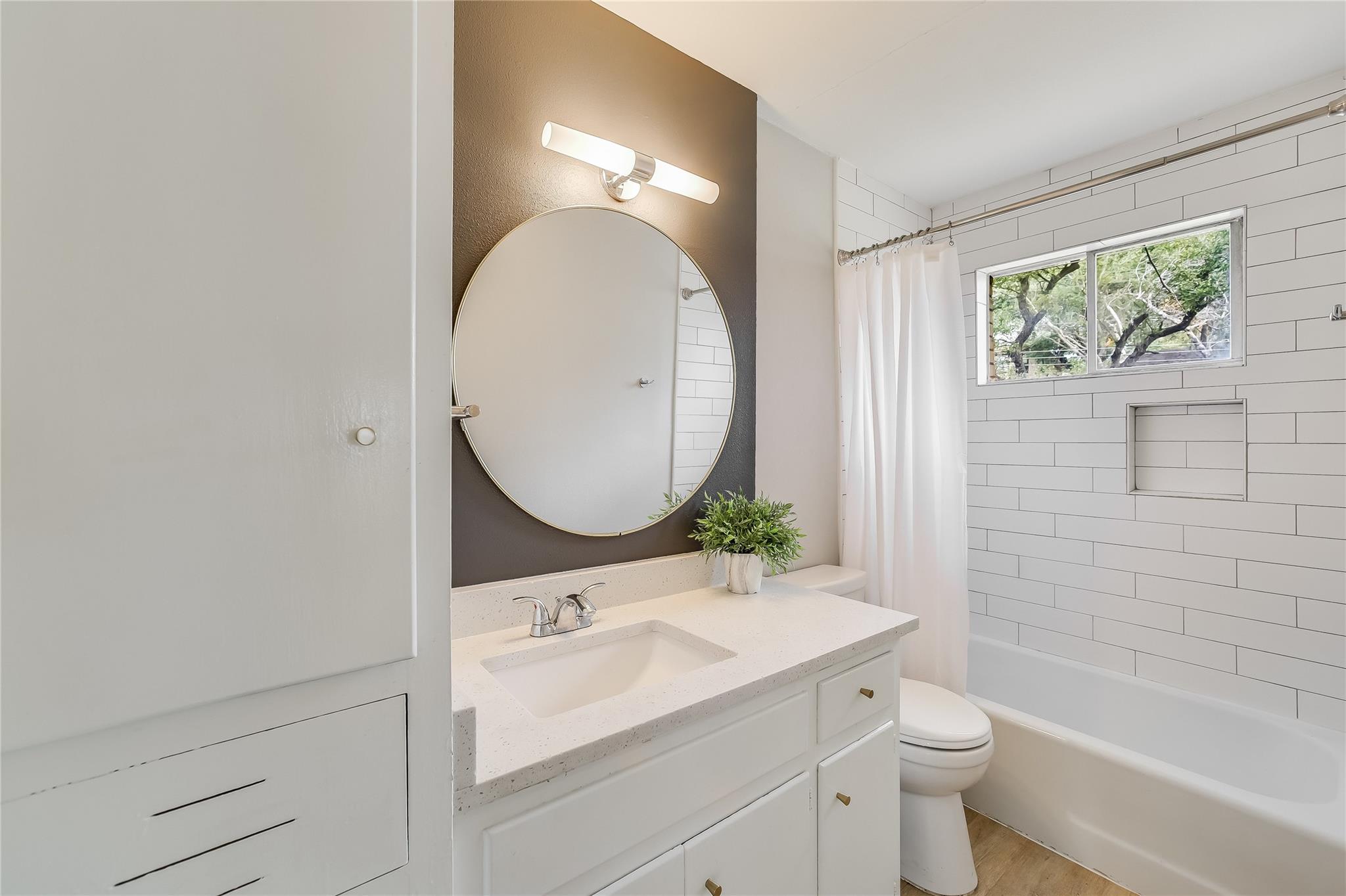 1612 Elmhurst Dr # B, Austin, TX 78741