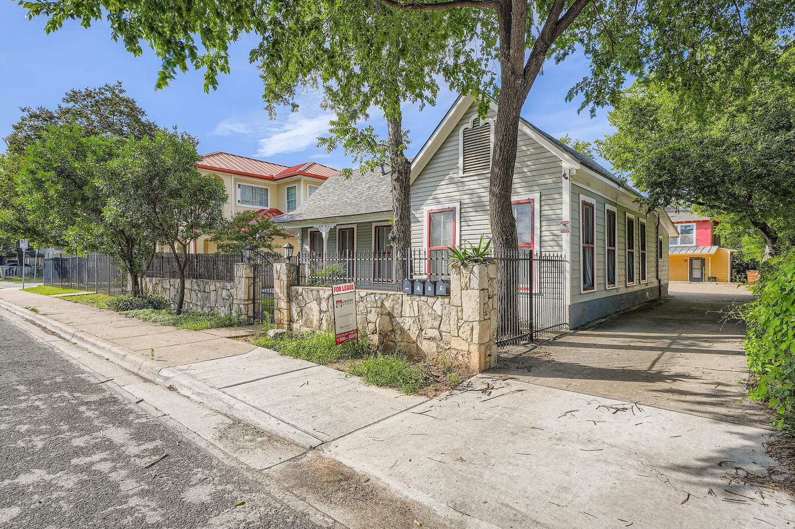 1013 E Third St # A, Austin, TX 78702