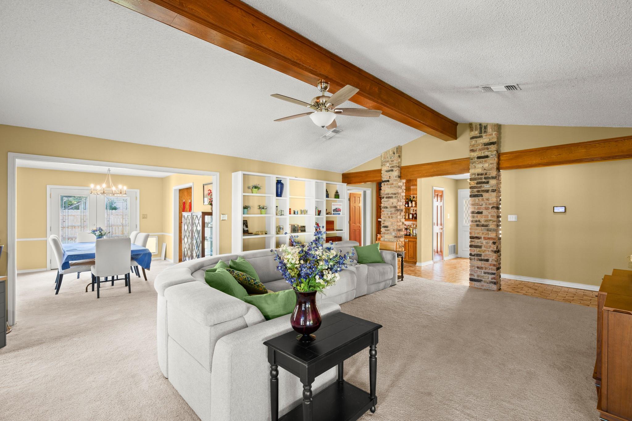 10710 Pinehurst Dr, Austin, TX 78747