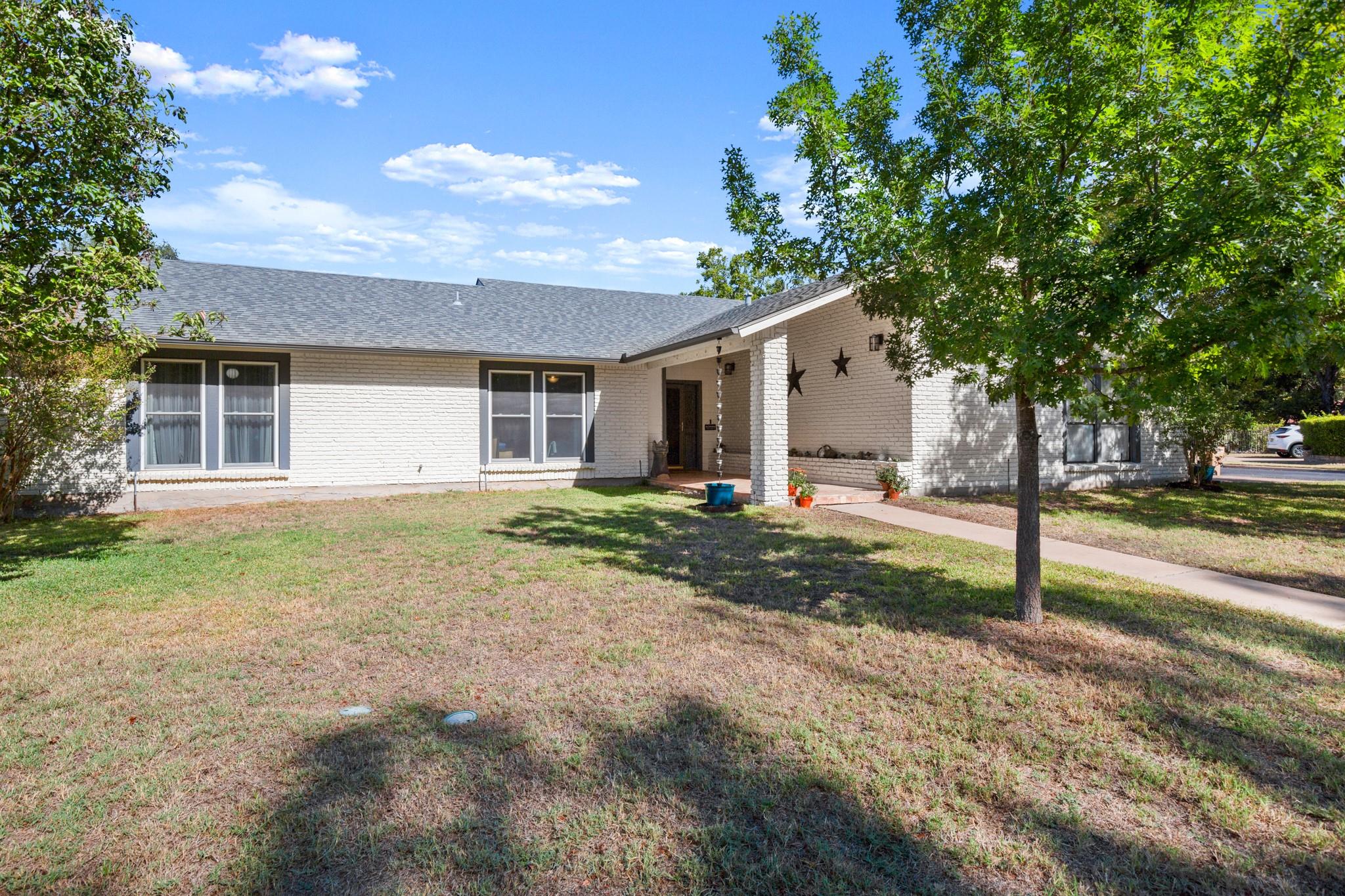 10710 Pinehurst Dr, Austin, TX 78747