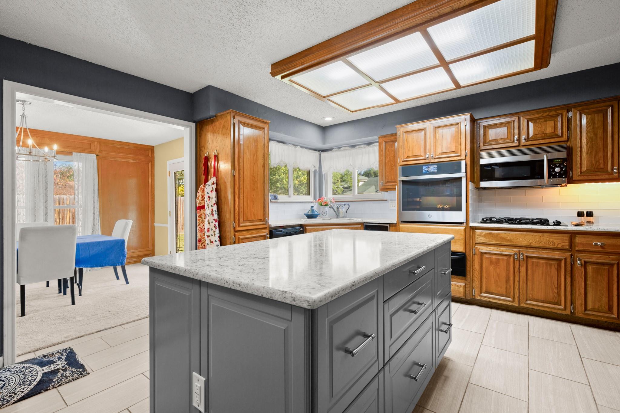 10710 Pinehurst Dr, Austin, TX 78747