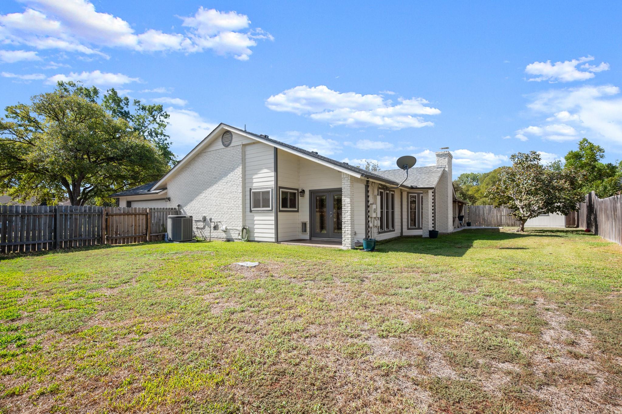 10710 Pinehurst Dr, Austin, TX 78747