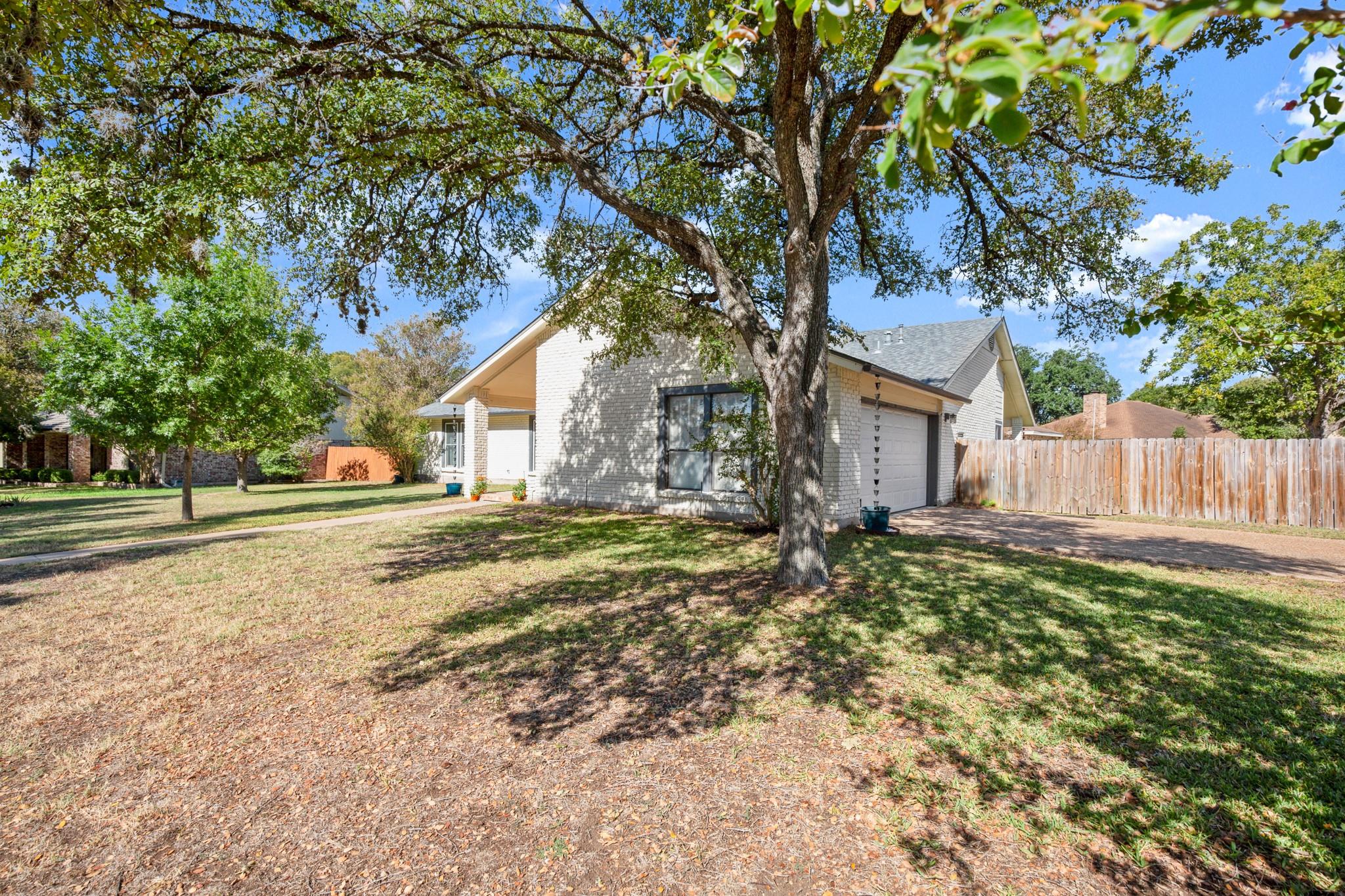 10710 Pinehurst Dr, Austin, TX 78747