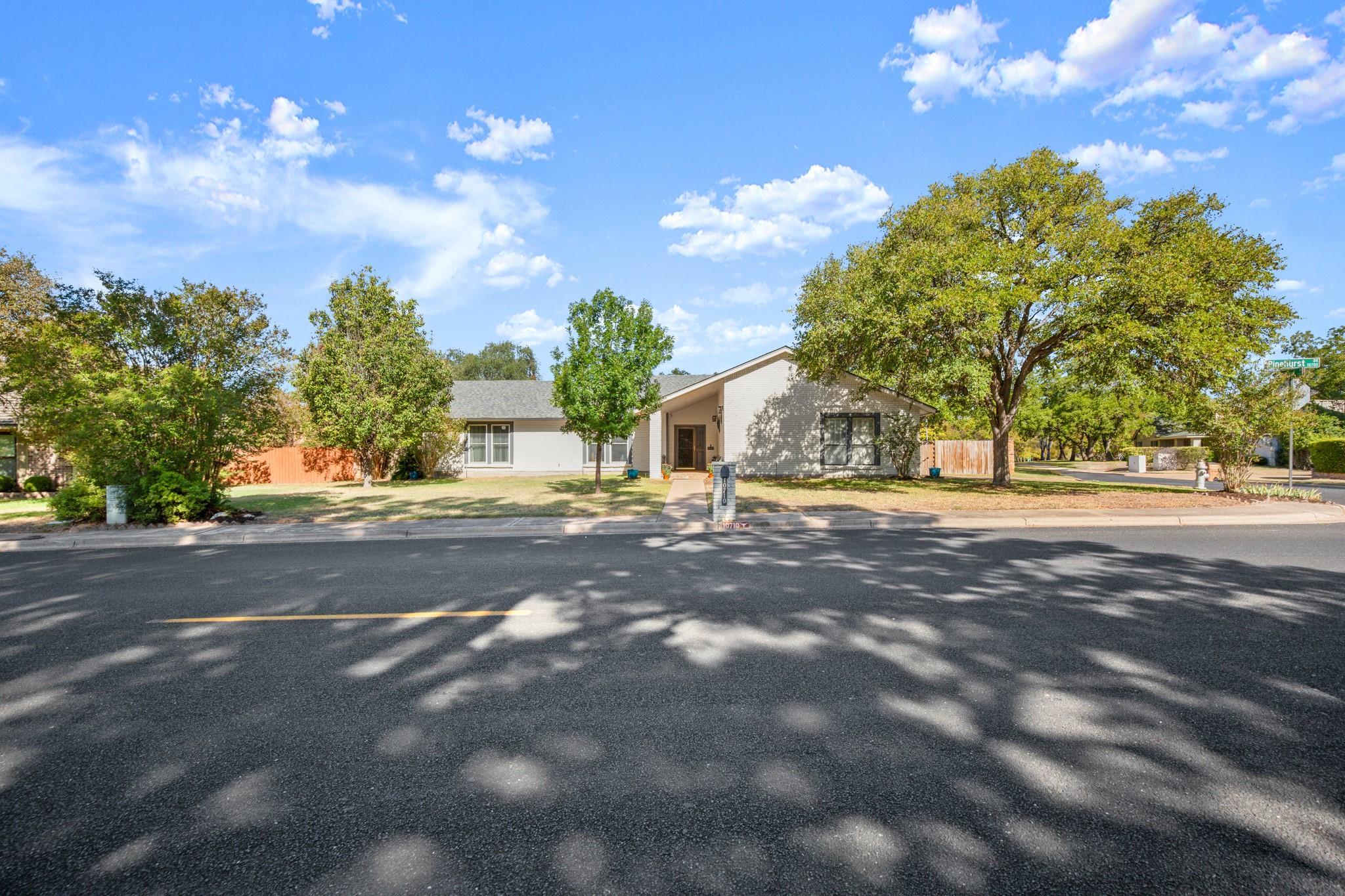 10710 Pinehurst Dr, Austin, TX 78747