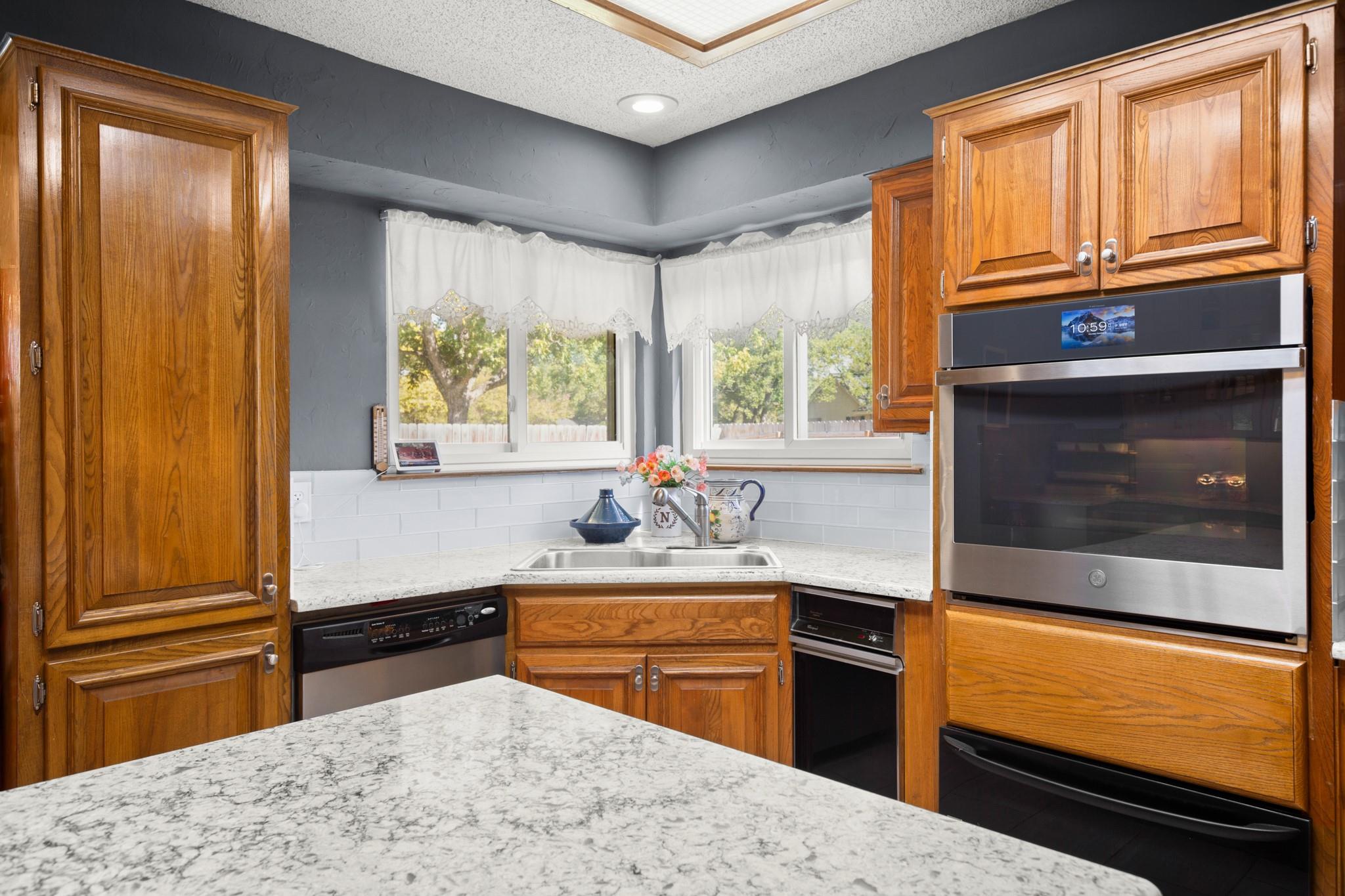 10710 Pinehurst Dr, Austin, TX 78747