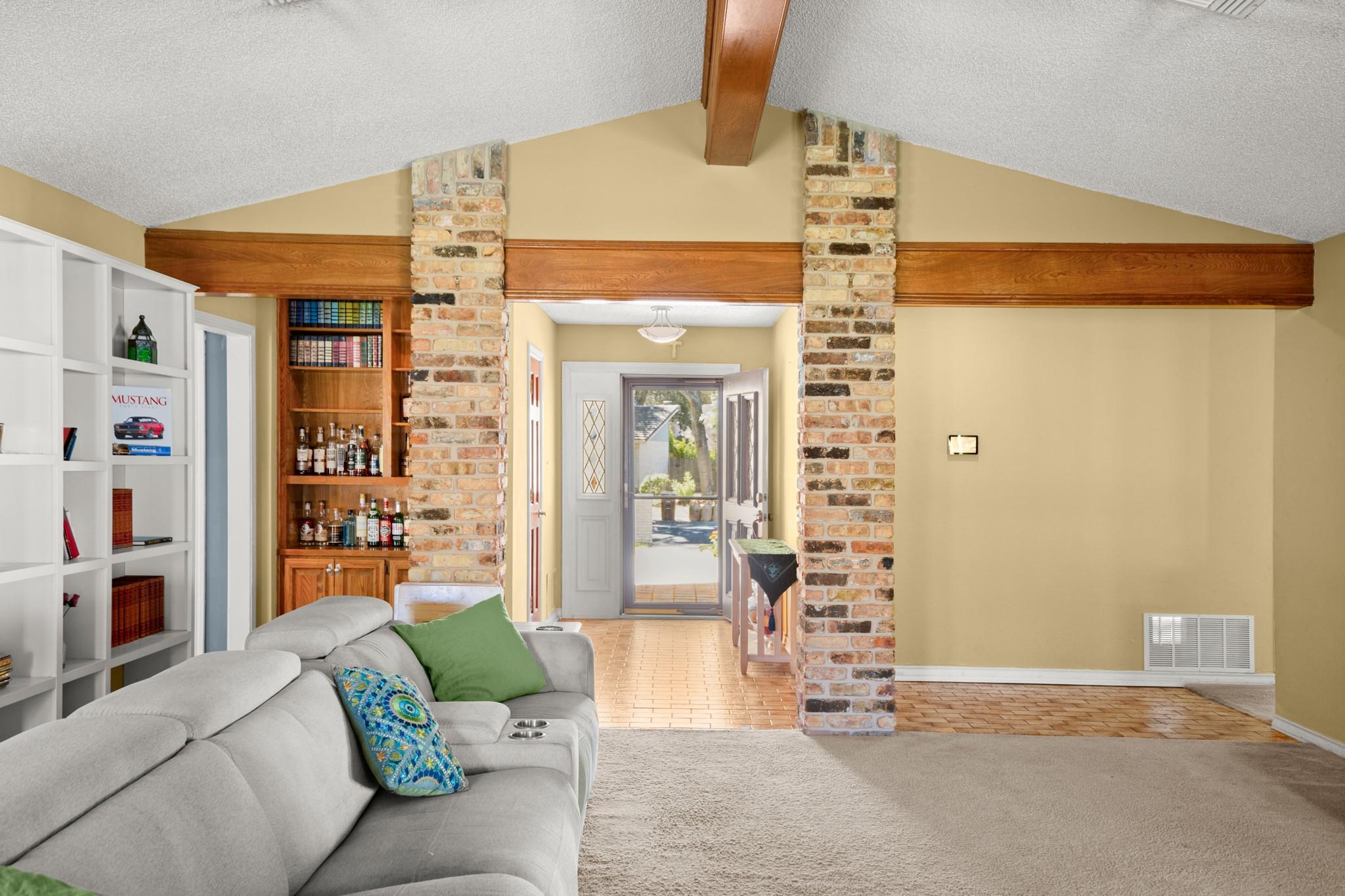 10710 Pinehurst Dr, Austin, TX 78747