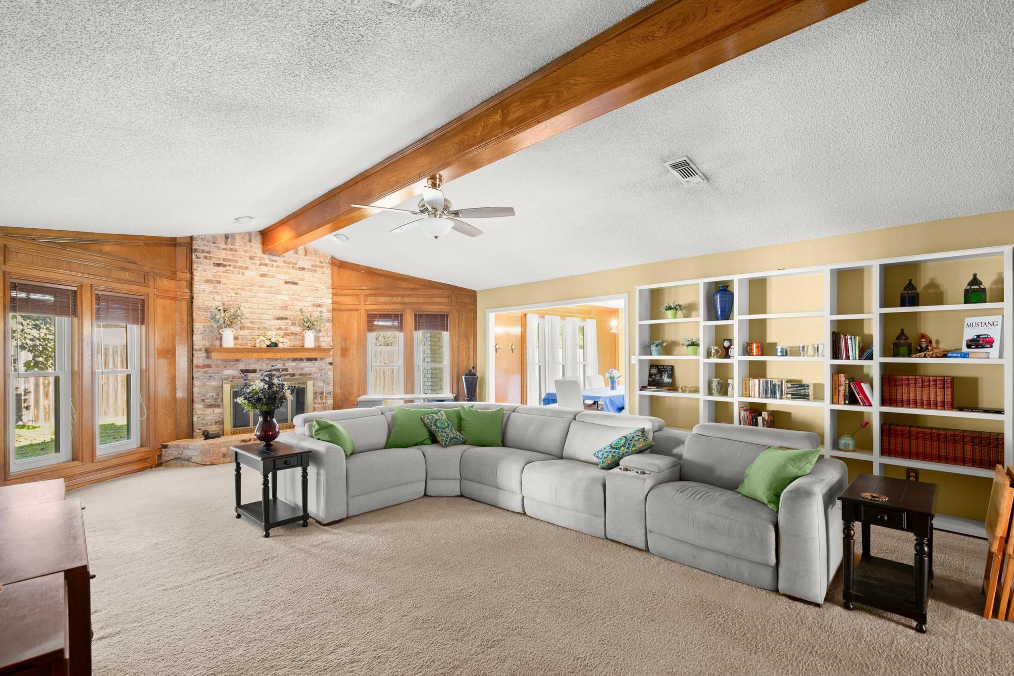 10710 Pinehurst Dr, Austin, TX 78747