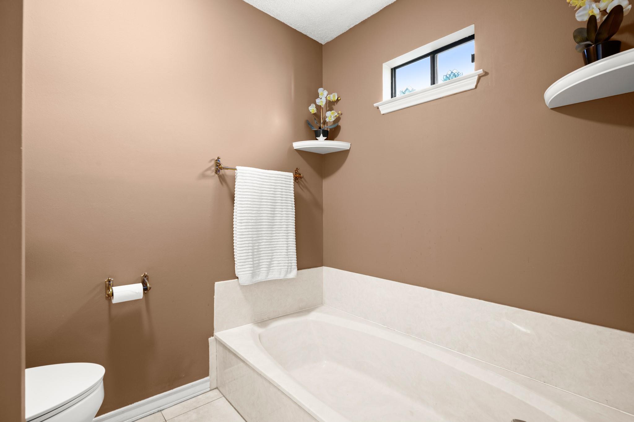 10710 Pinehurst Dr, Austin, TX 78747