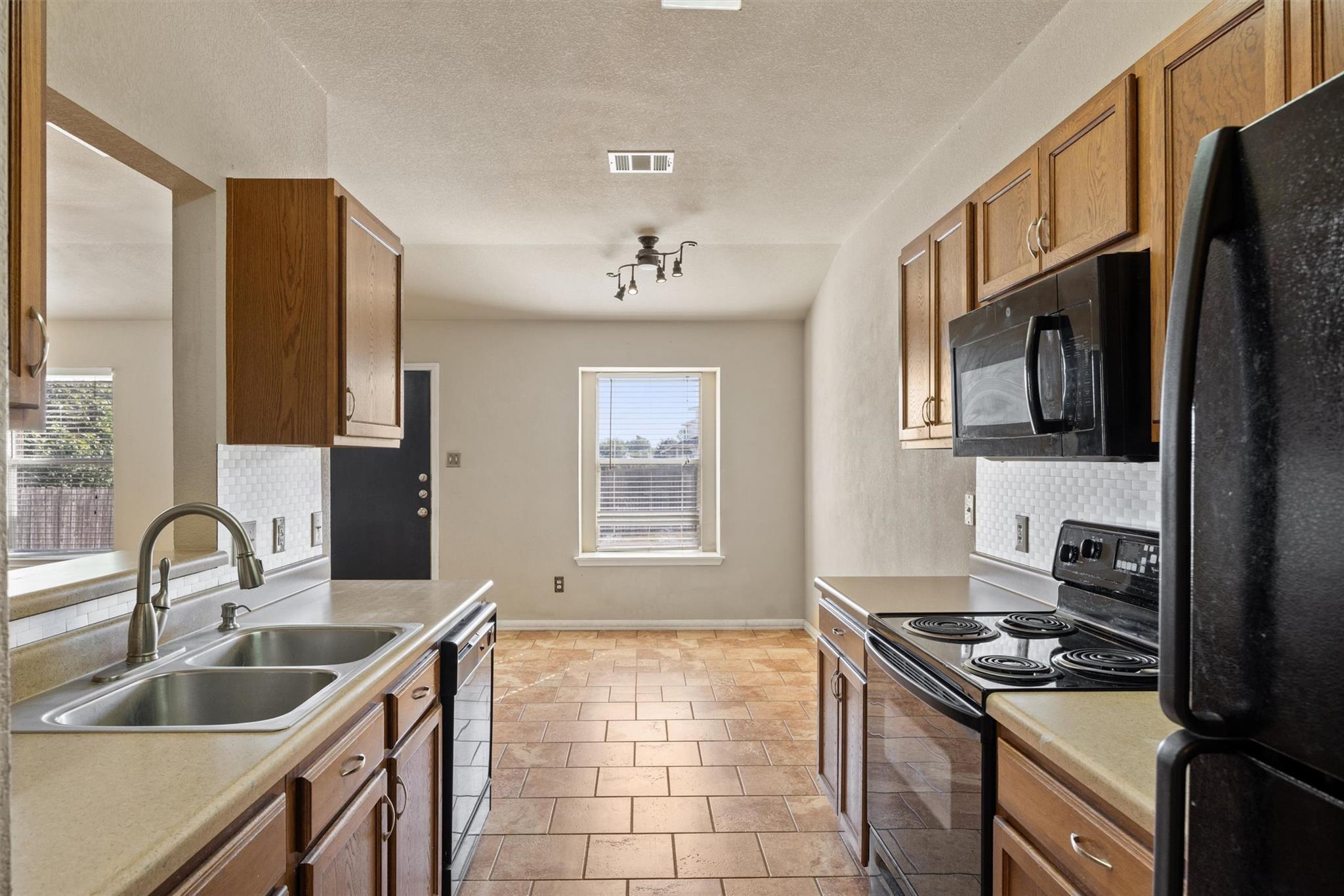 203 Altamont St, Hutto, TX 78634