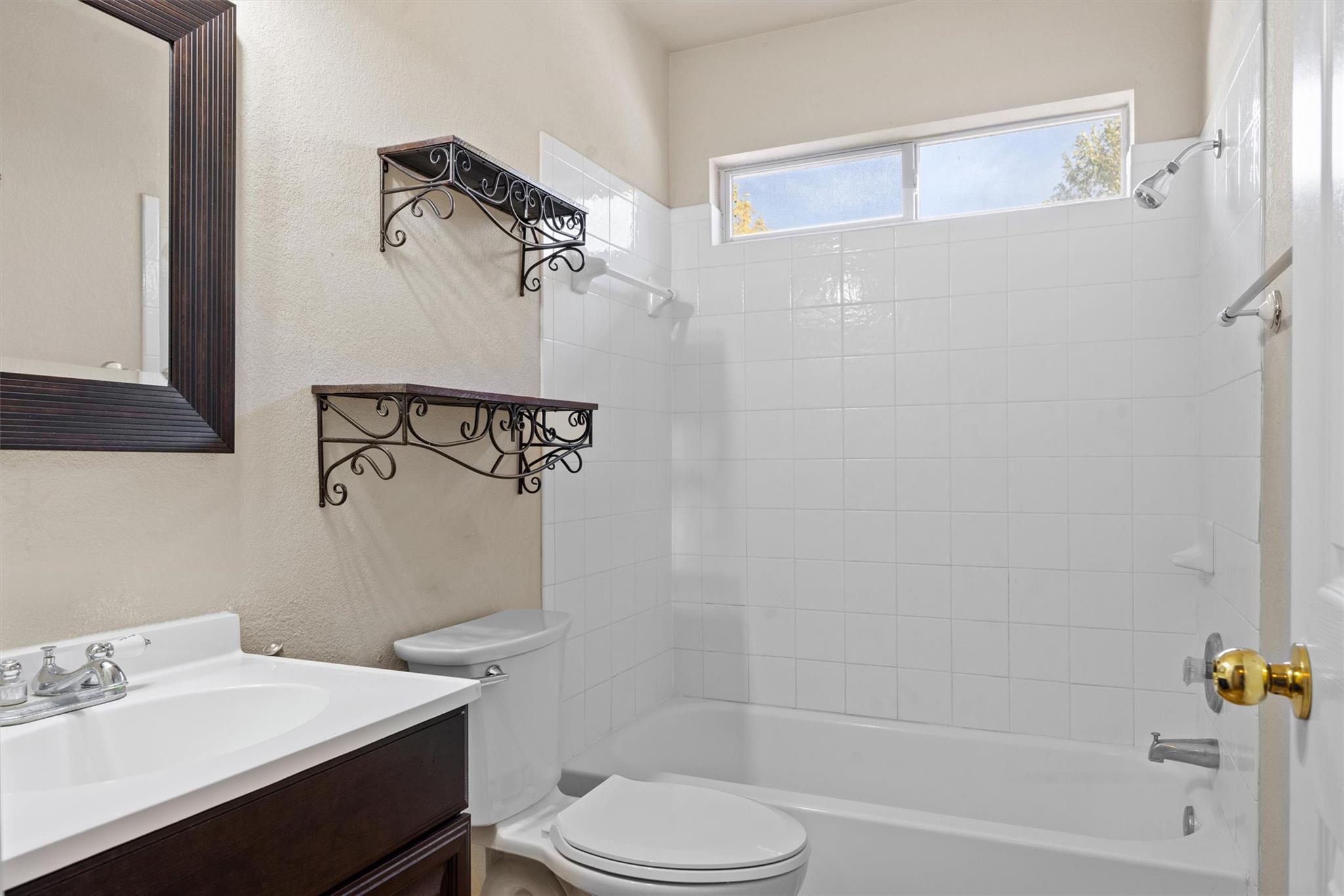 203 Altamont St, Hutto, TX 78634