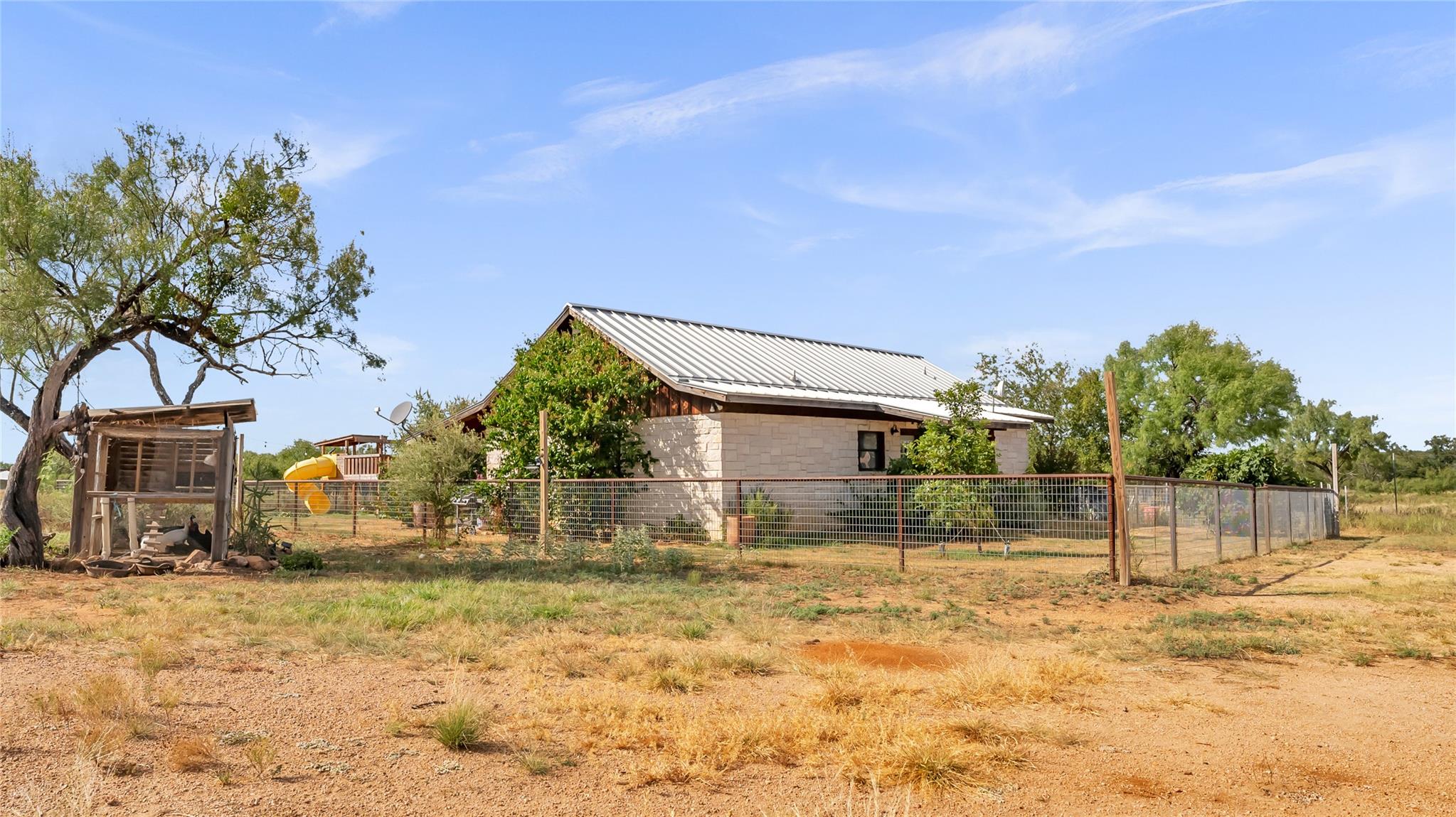 127 Offer Ln, Llano, TX 78643