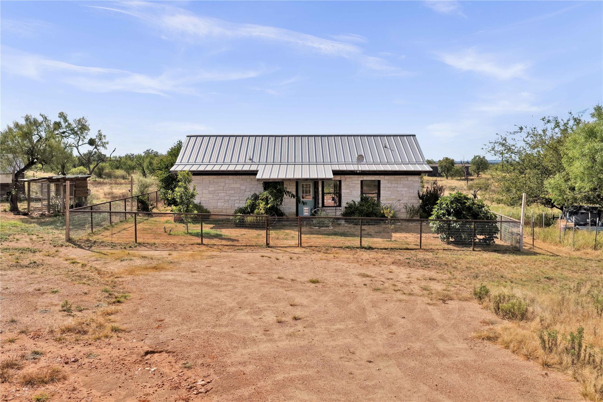 127 Offer Ln, Llano, TX 78643
