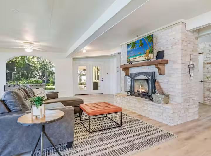 1263 Terminal Loop Rd, McQueeney, TX 78123