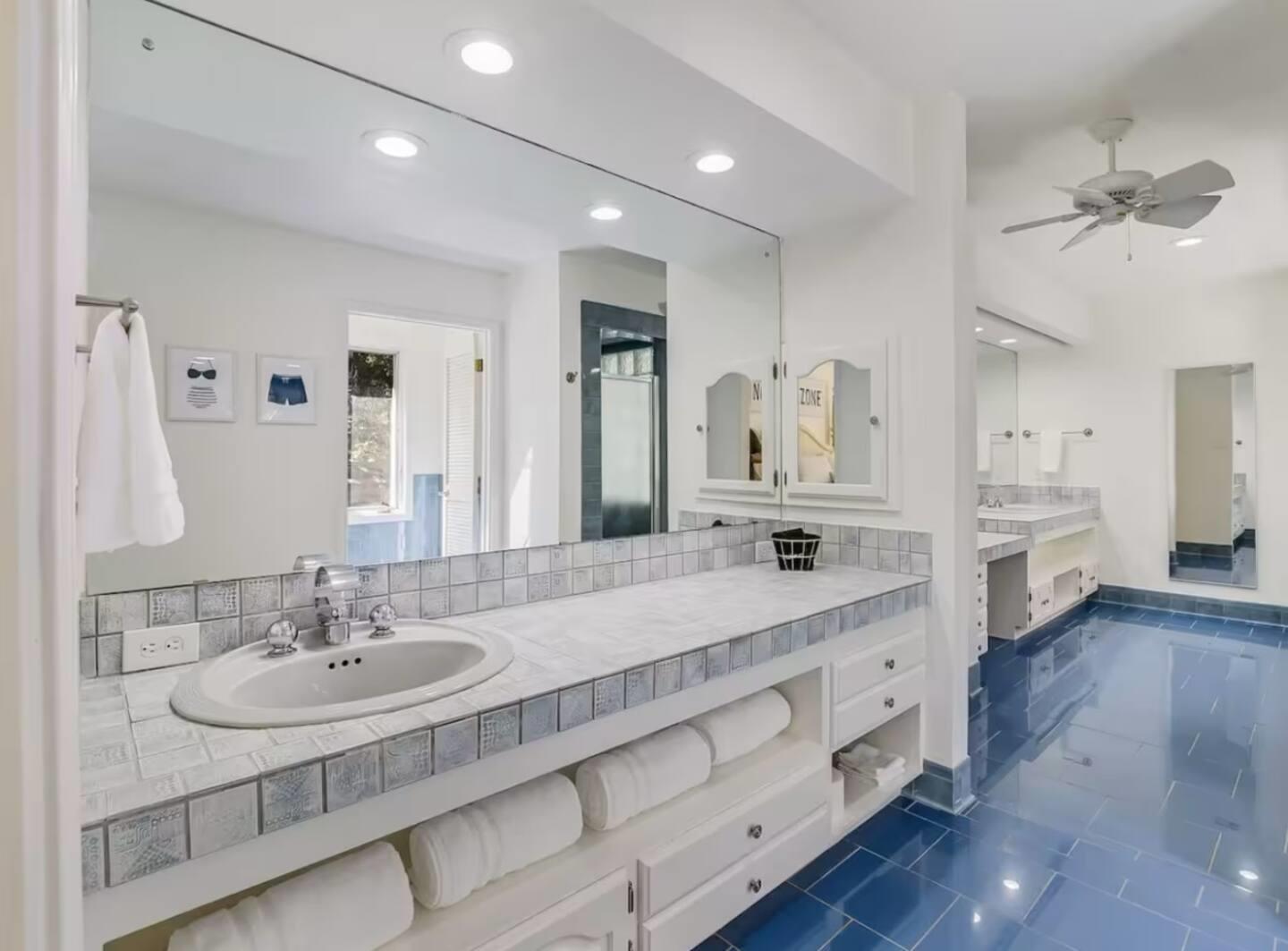 1263 Terminal Loop Rd, McQueeney, TX 78123