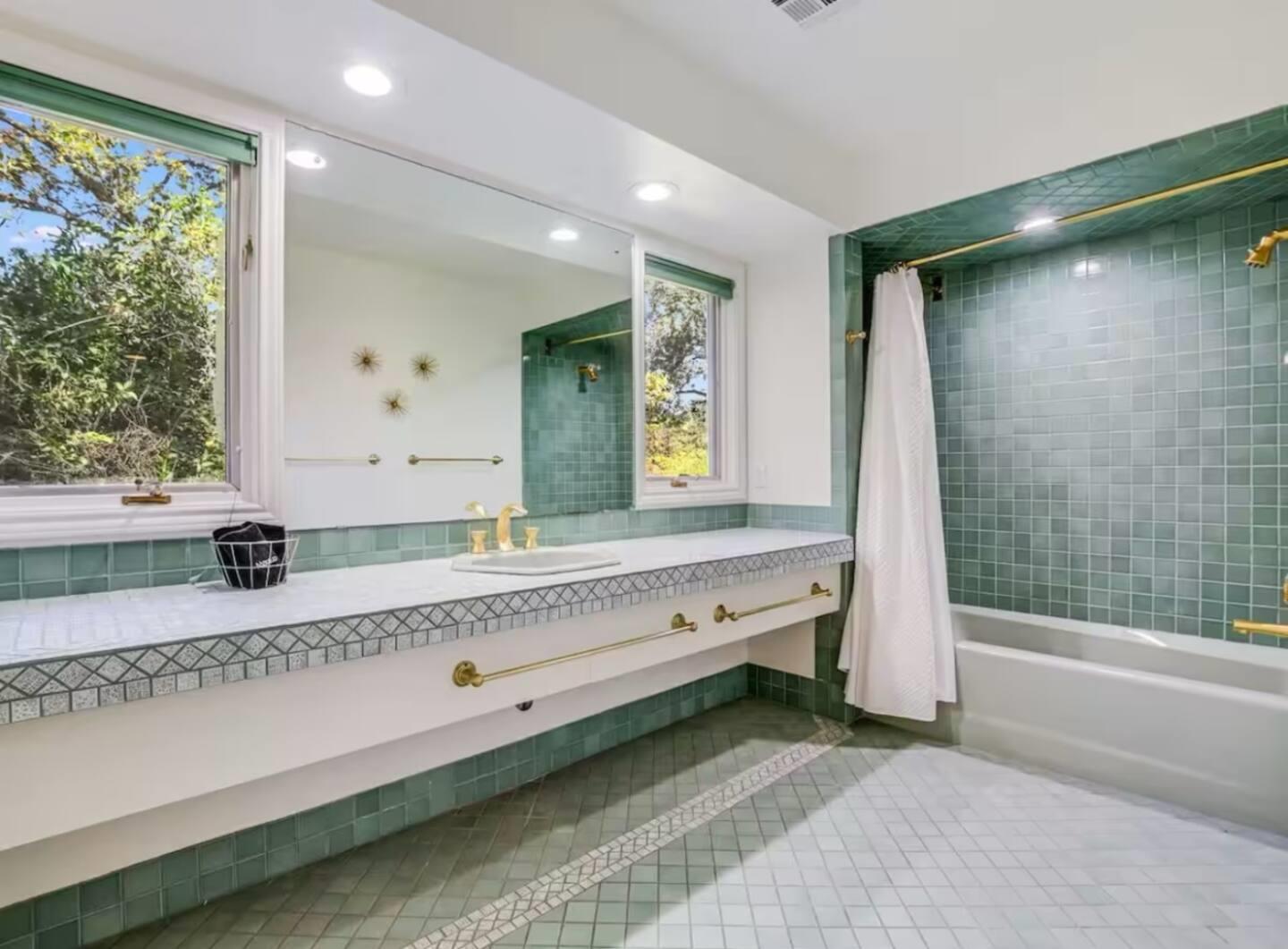 1263 Terminal Loop Rd, McQueeney, TX 78123