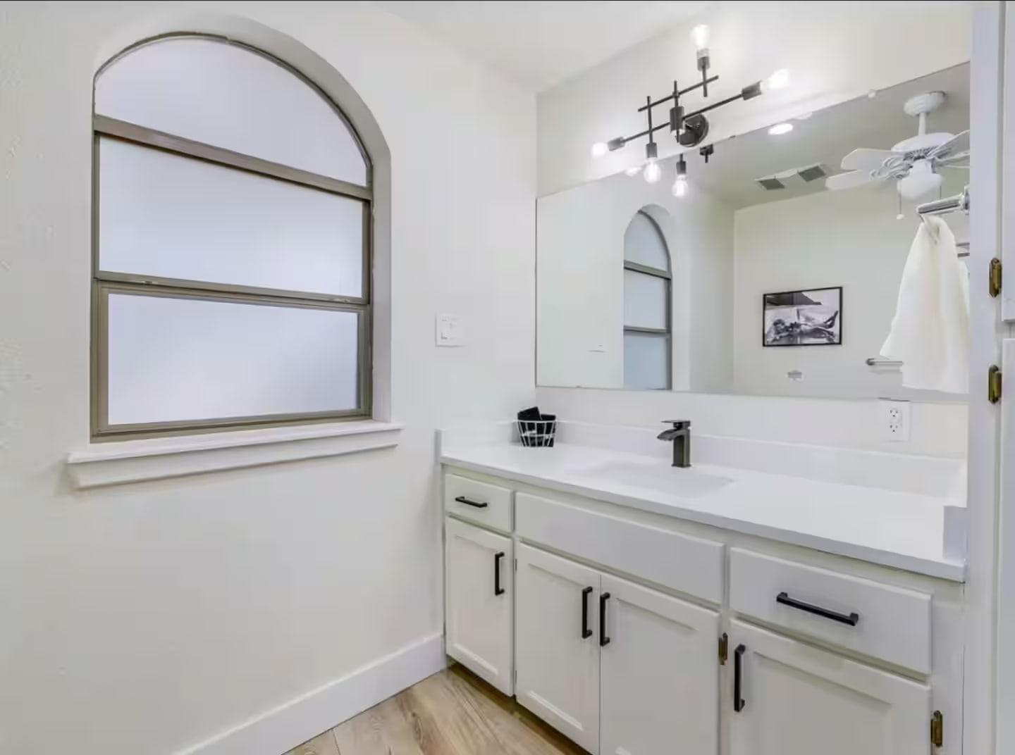 1263 Terminal Loop Rd, McQueeney, TX 78123