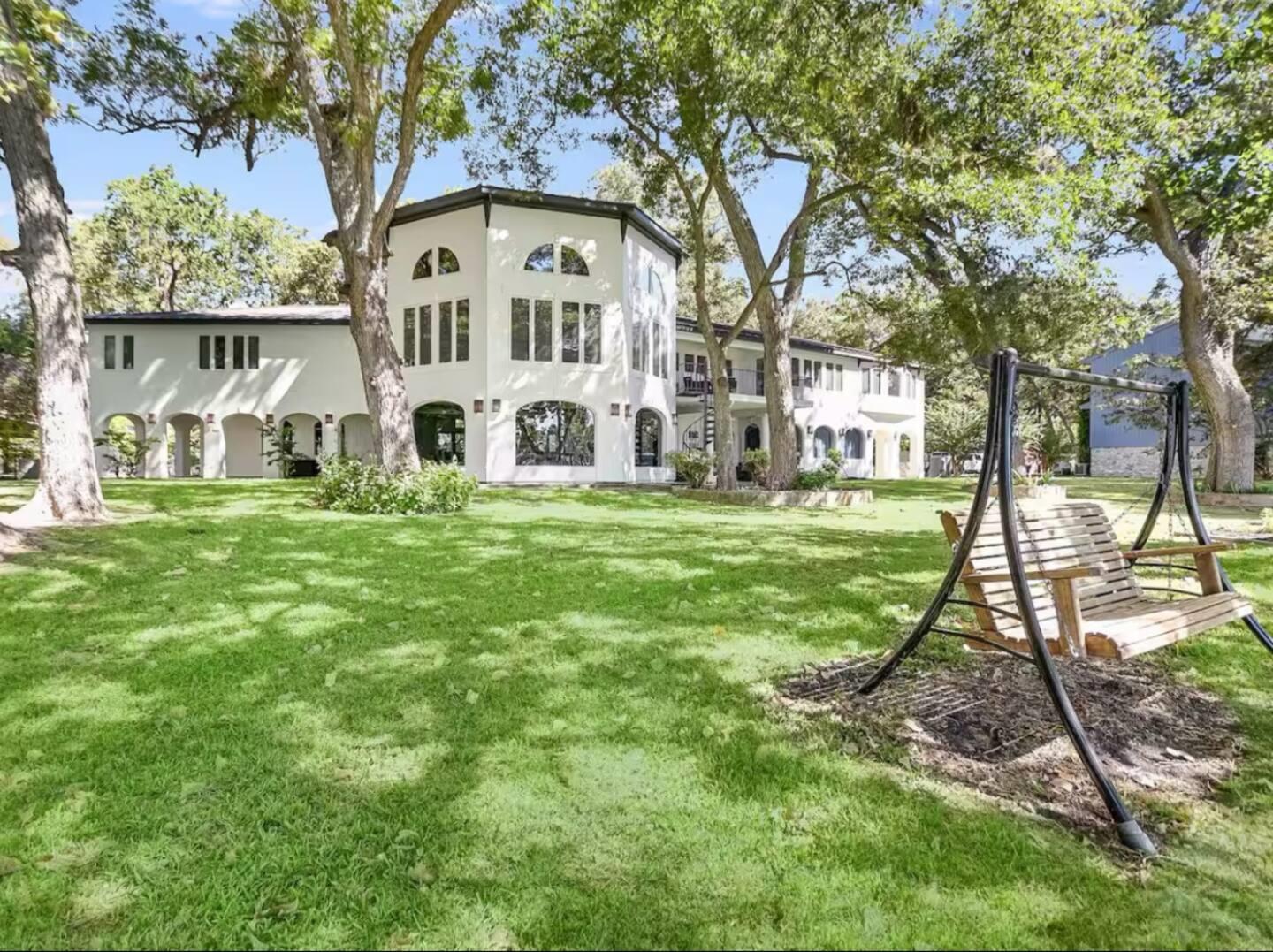 1263 Terminal Loop Rd, McQueeney, TX 78123