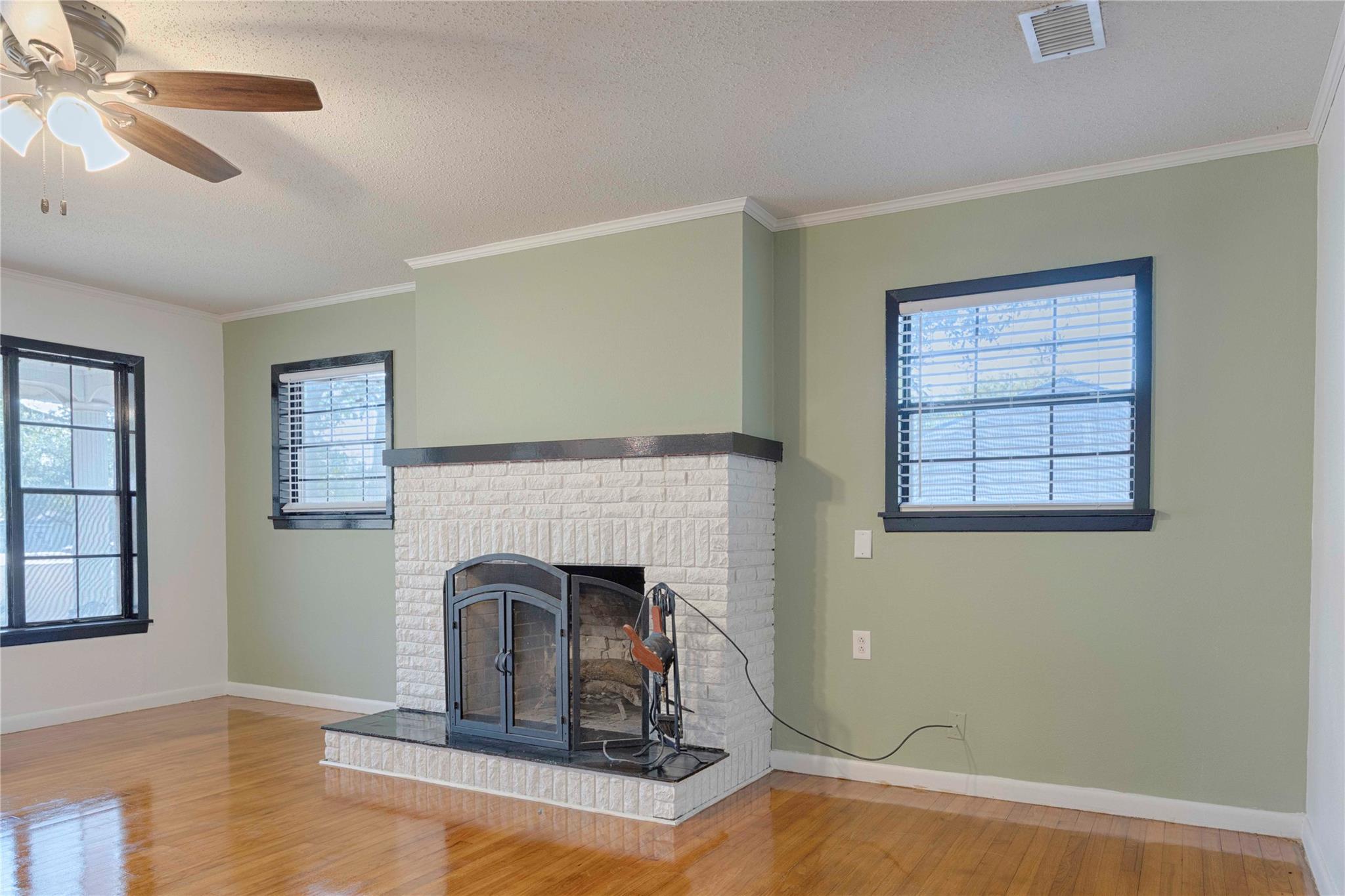 909 Eilers St, Schulenburg, TX 78956