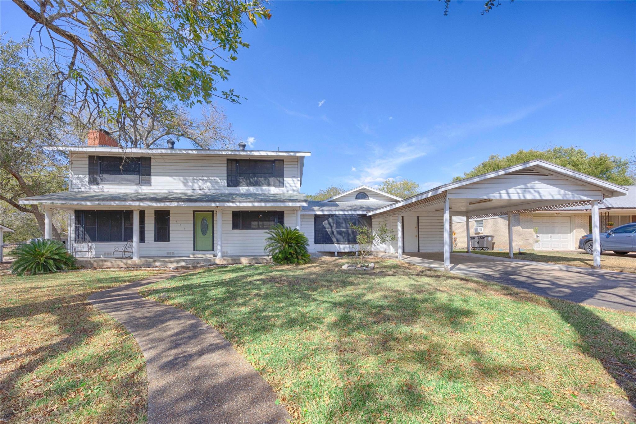 909 Eilers St, Schulenburg, TX 78956