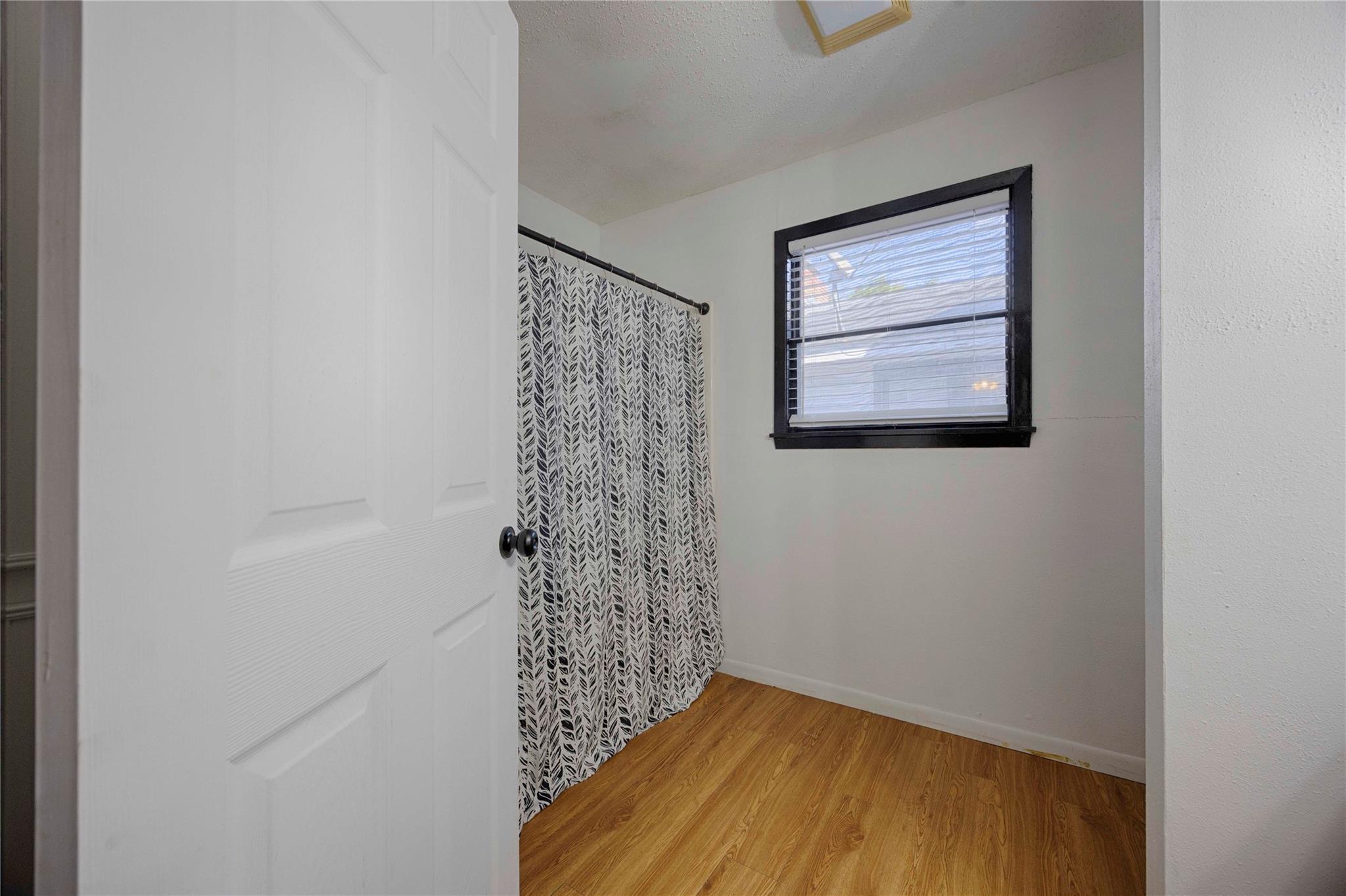 909 Eilers St, Schulenburg, TX 78956