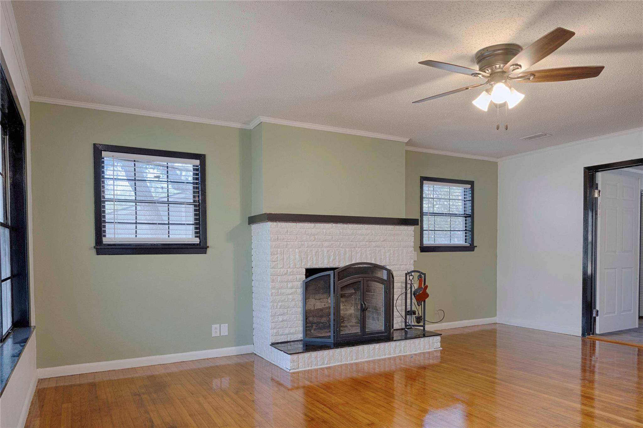 909 Eilers St, Schulenburg, TX 78956