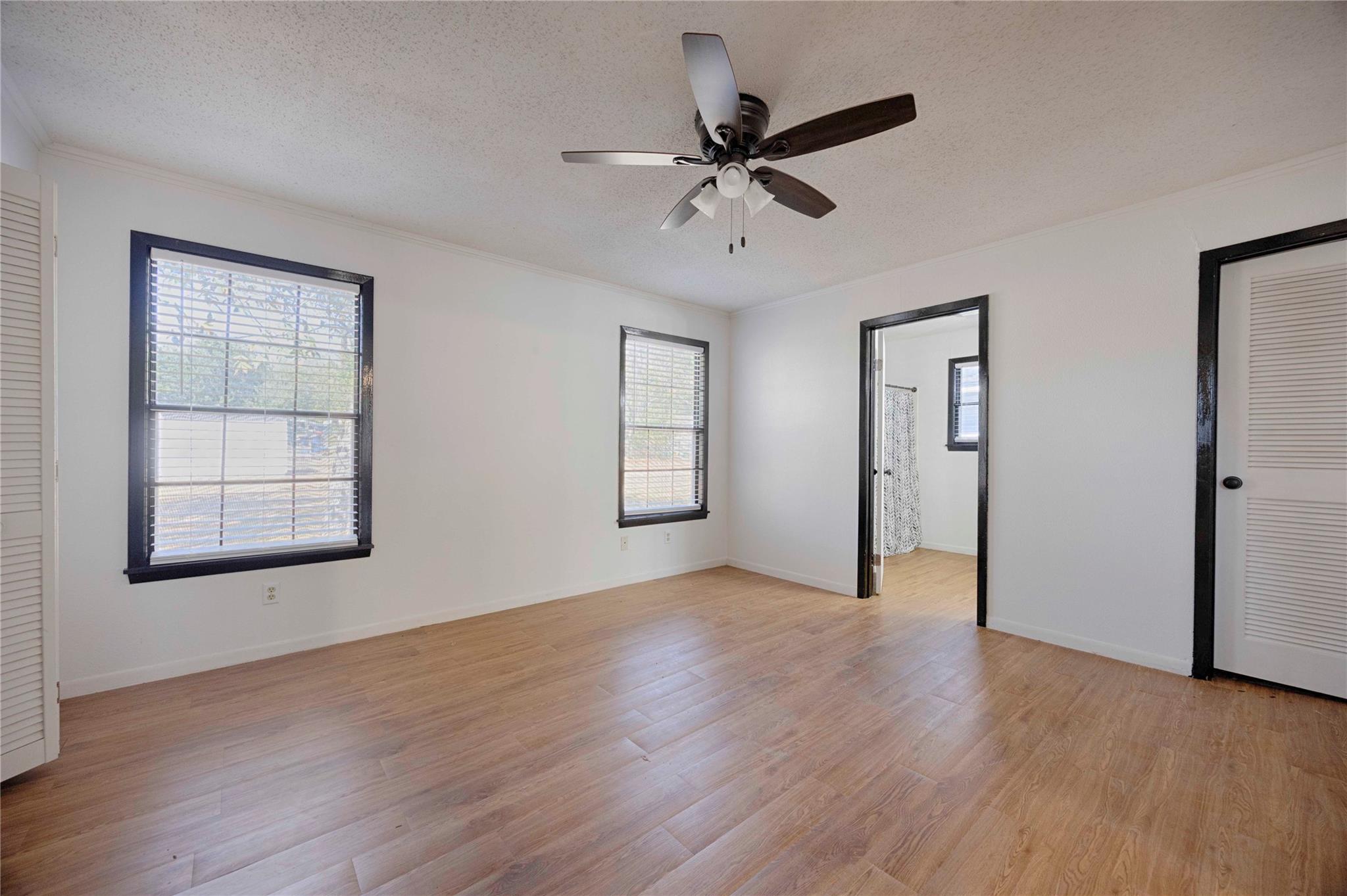 909 Eilers St, Schulenburg, TX 78956