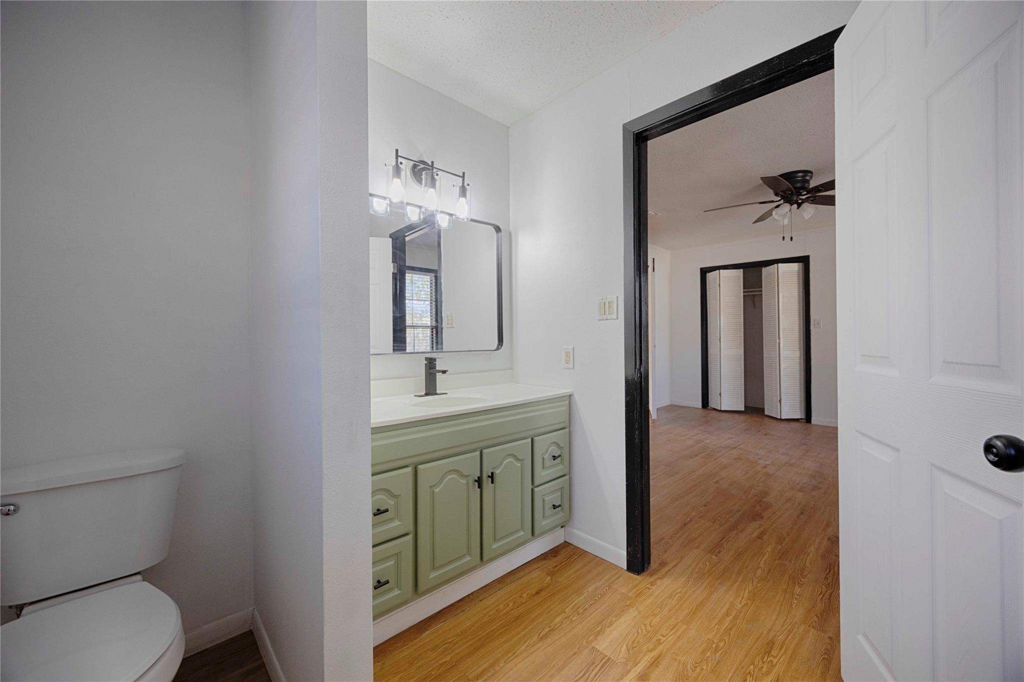 909 Eilers St, Schulenburg, TX 78956