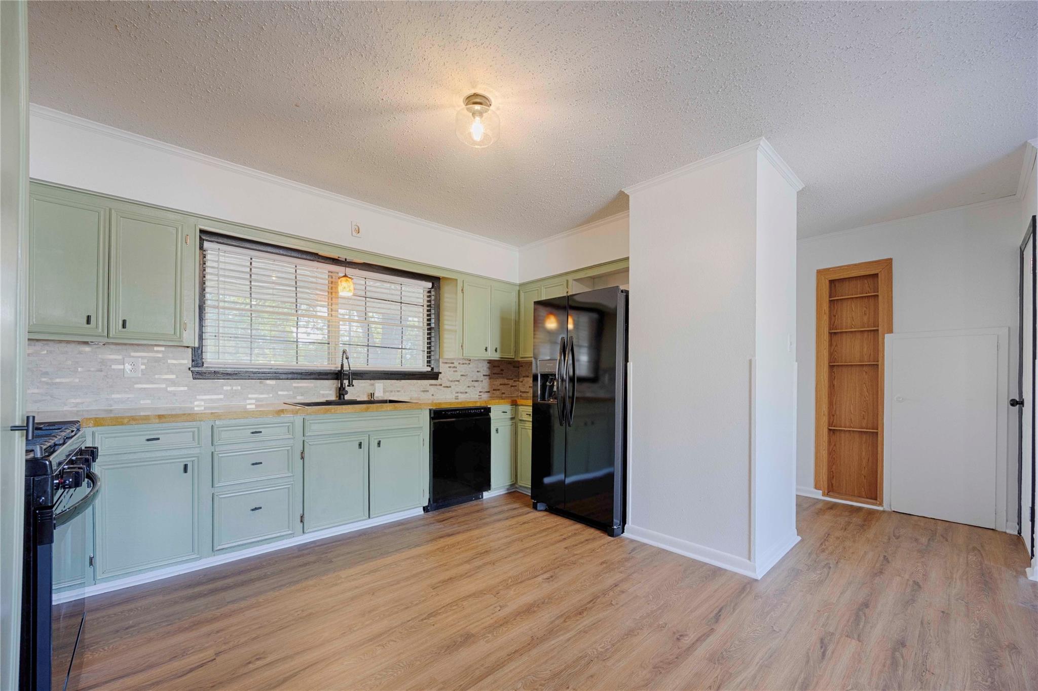 909 Eilers St, Schulenburg, TX 78956