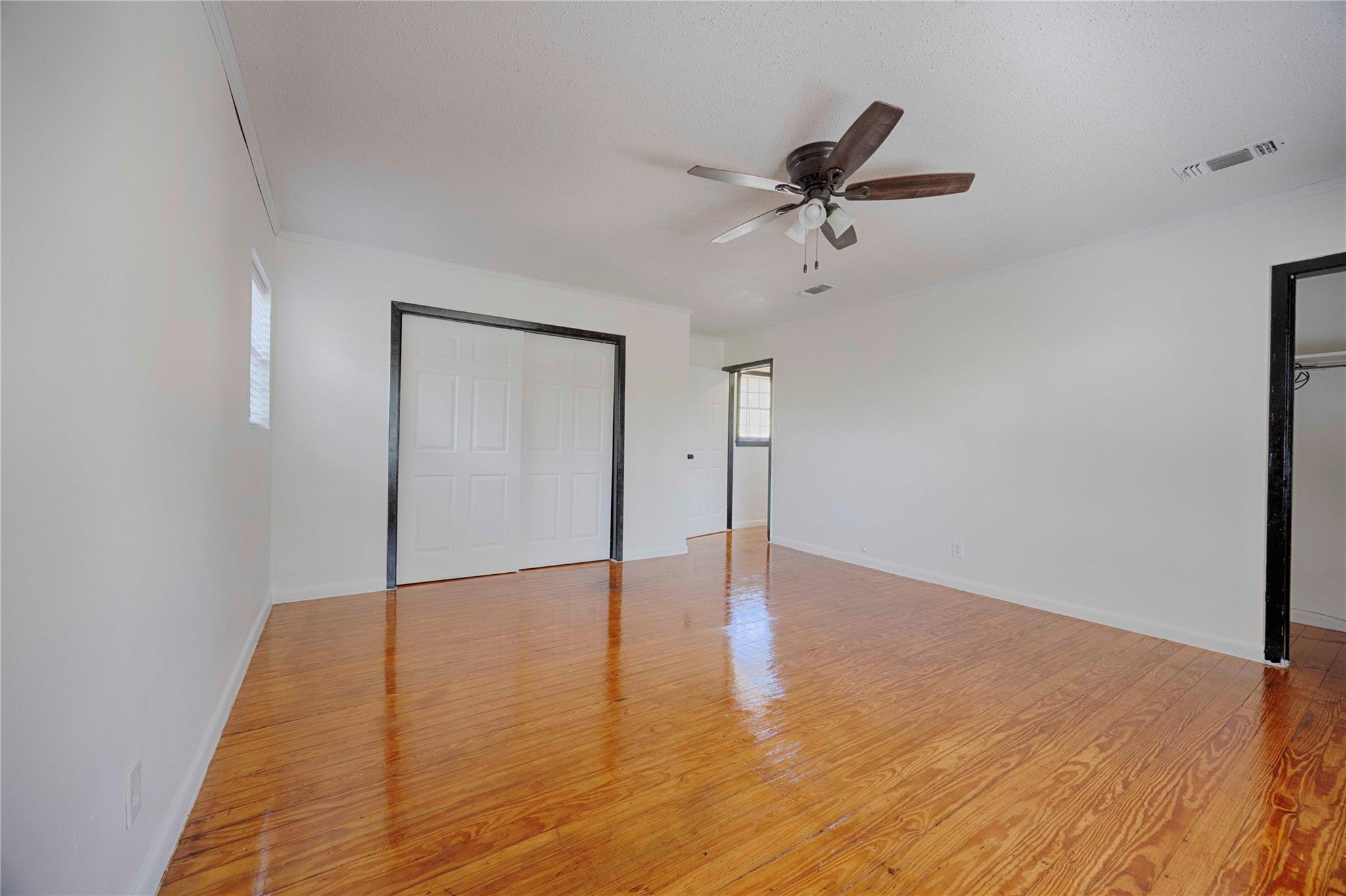 909 Eilers St, Schulenburg, TX 78956