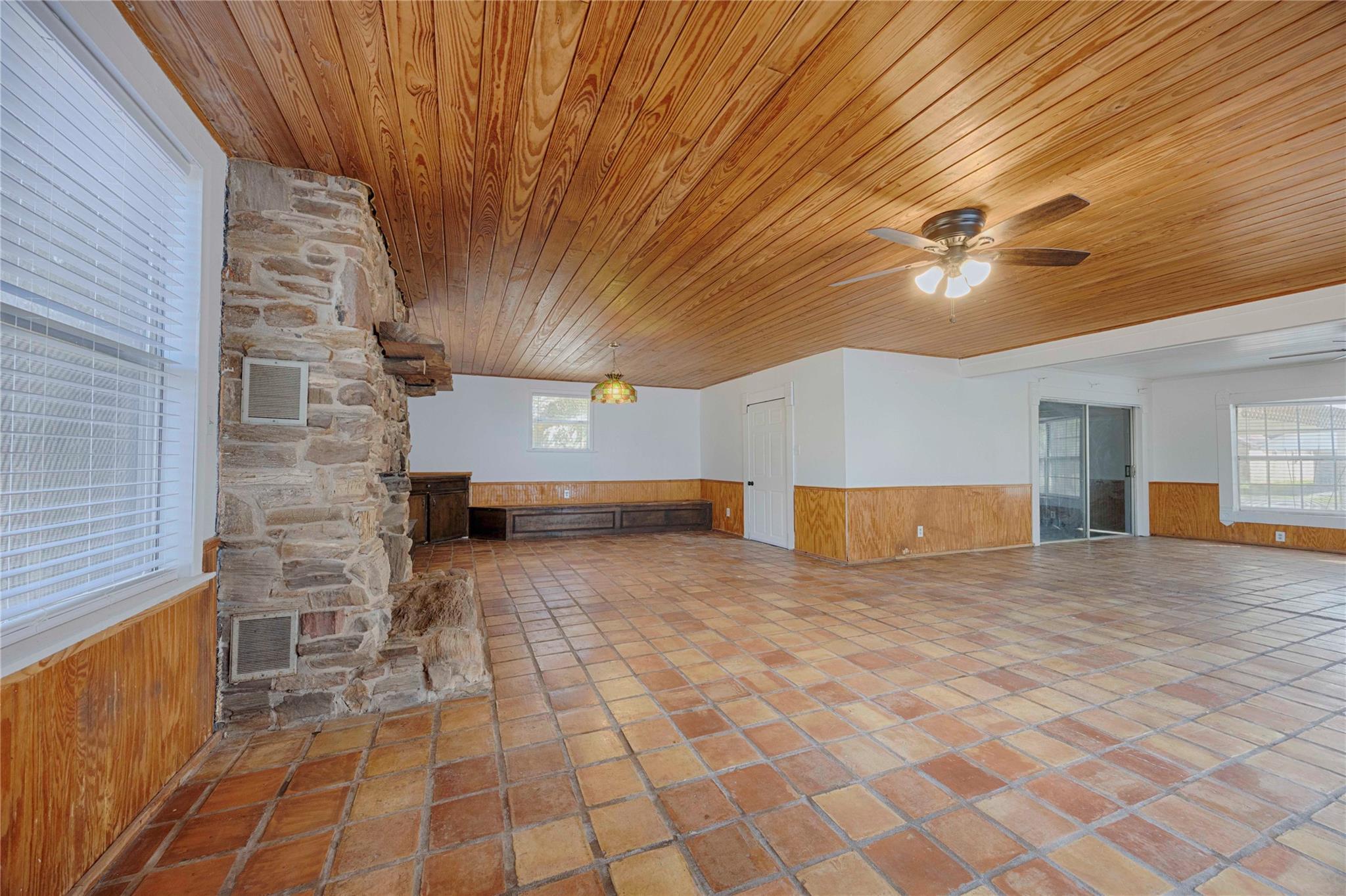 909 Eilers St, Schulenburg, TX 78956