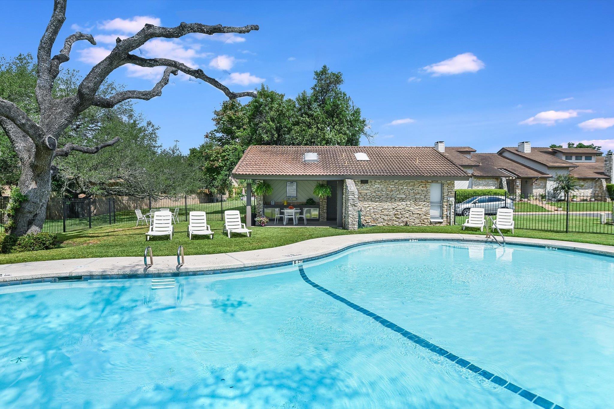 4615 Pinehurst Dr S # D, Austin, TX 78747