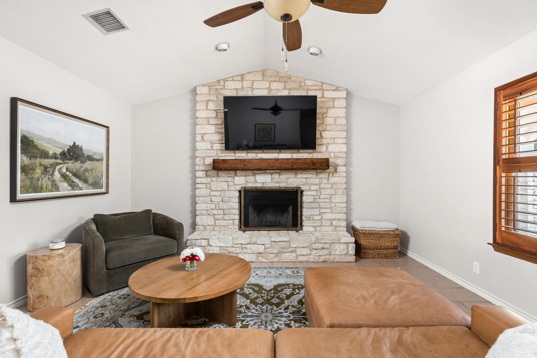 7008 Chinook Dr, Austin, TX 78736