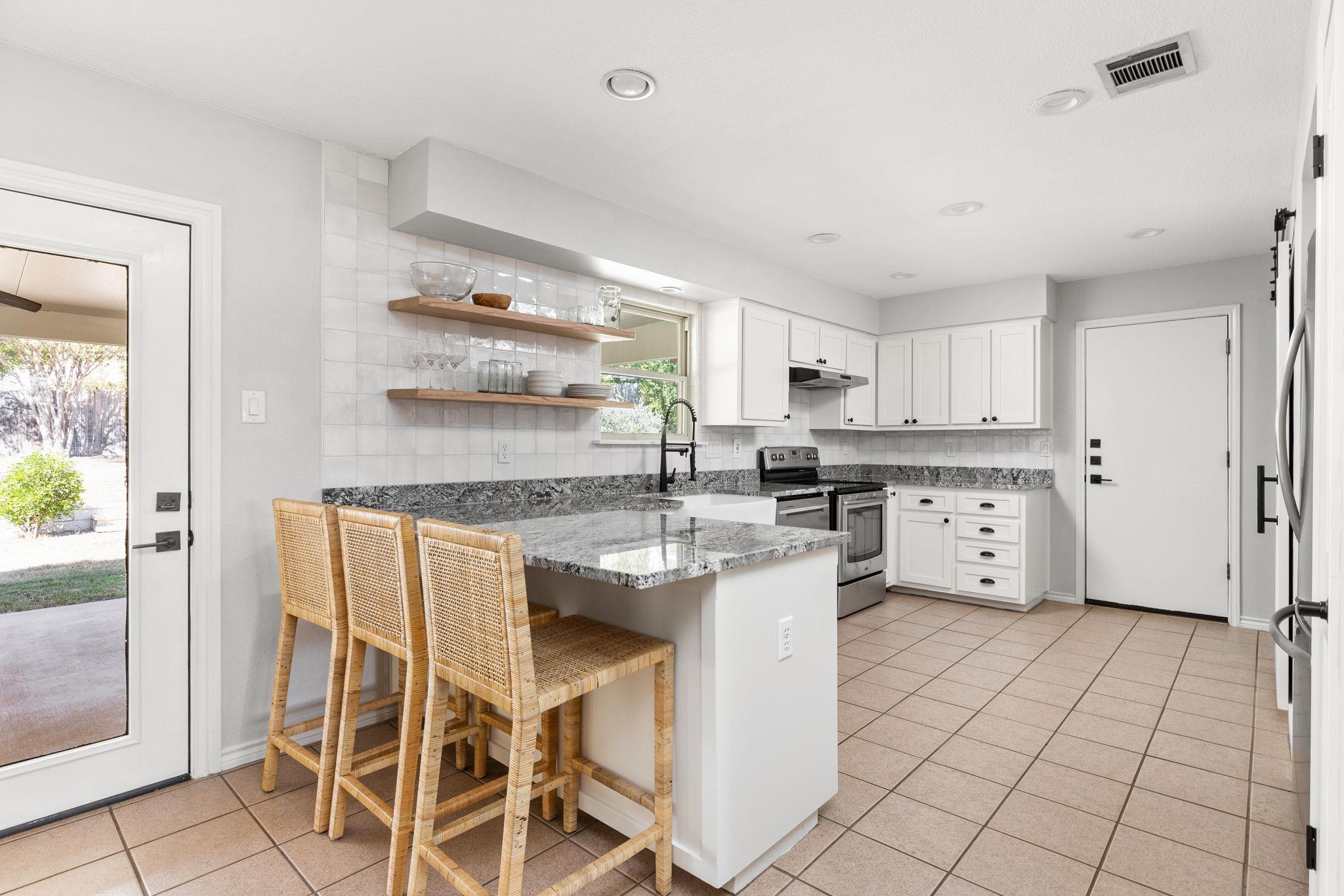 7008 Chinook Dr, Austin, TX 78736