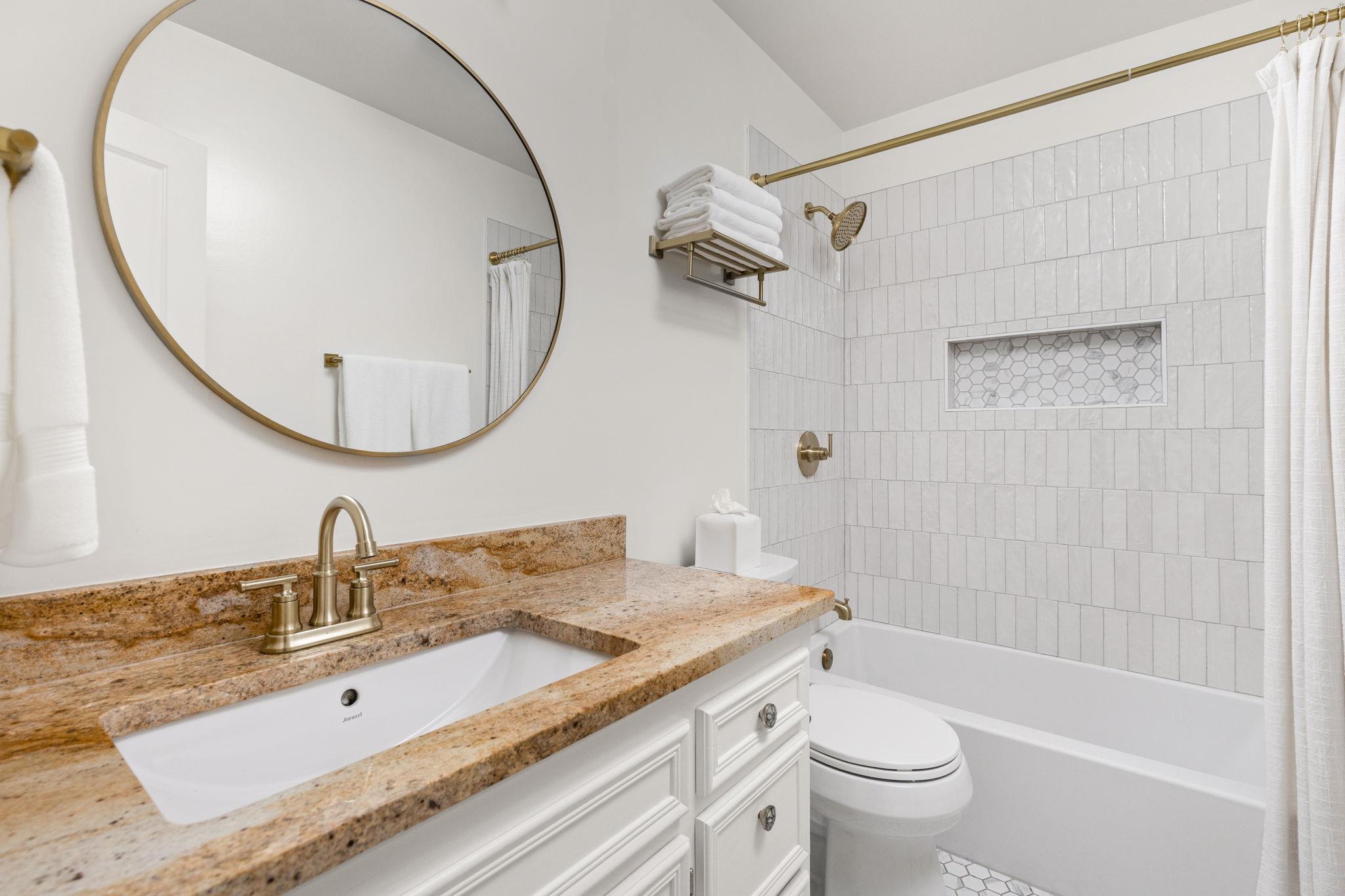 7008 Chinook Dr, Austin, TX 78736