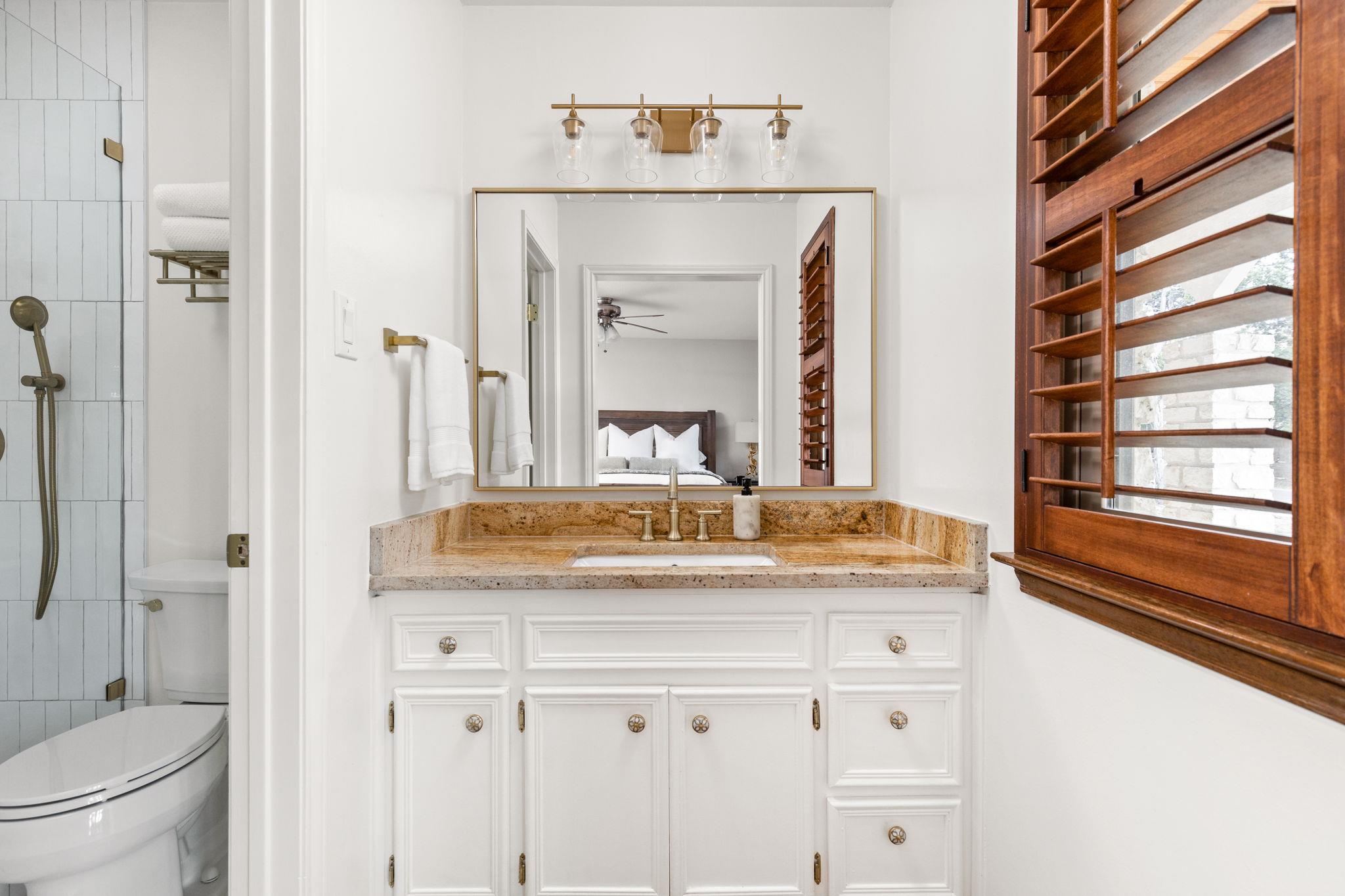 7008 Chinook Dr, Austin, TX 78736