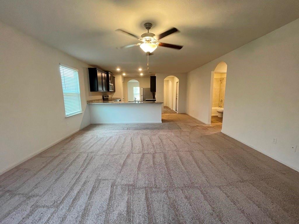 305 Crescent Park Dr, Jarrell, TX 76537