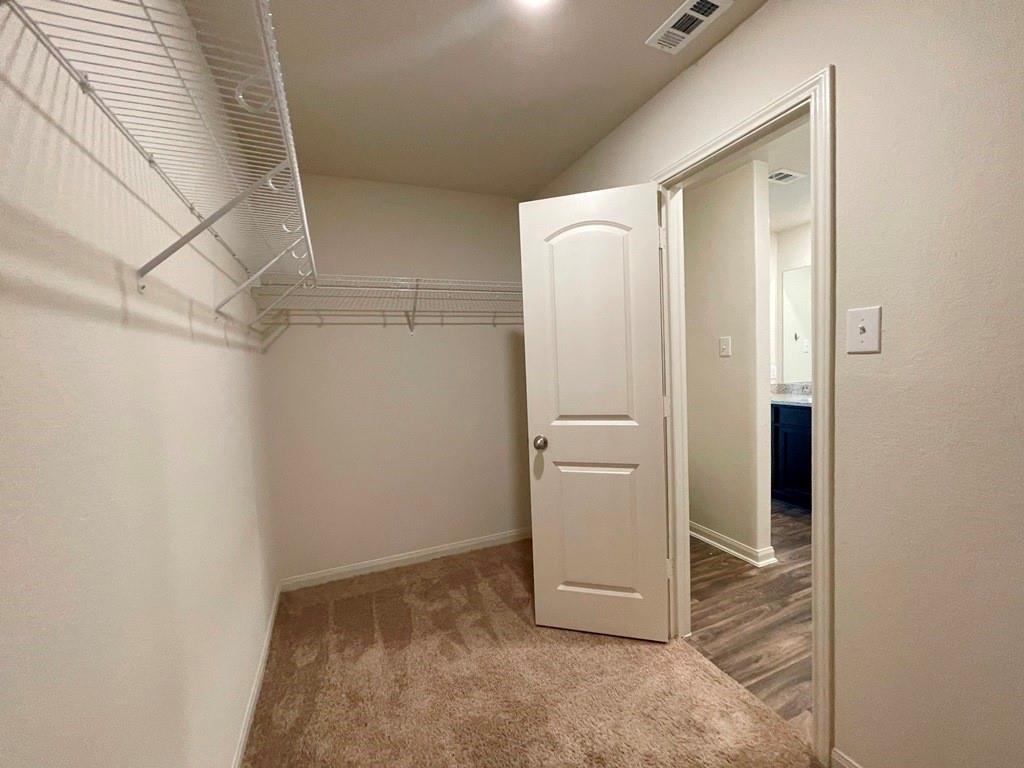 305 Crescent Park Dr, Jarrell, TX 76537