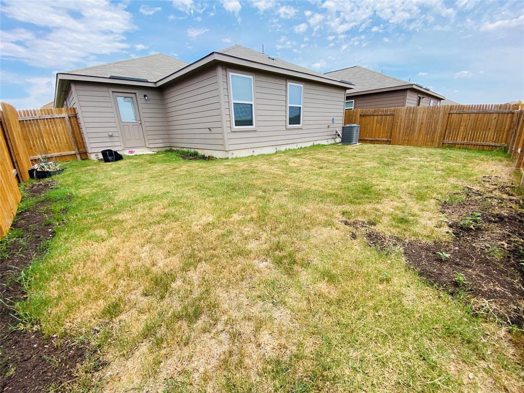 305 Crescent Park Dr, Jarrell, TX 76537